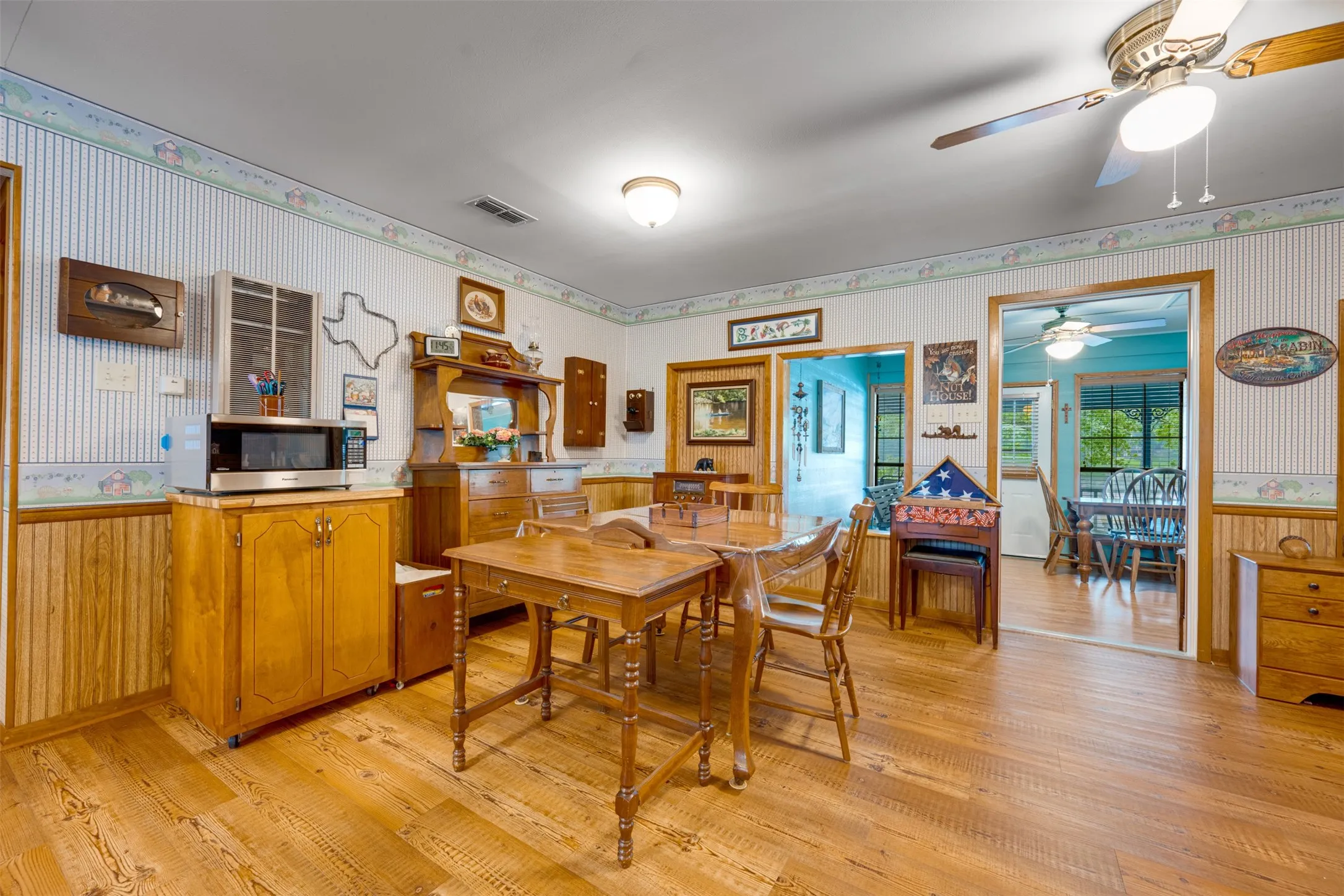Single Family Residence For Sale in Anderson County , 20 Waco, Elkhart, Texas 75839, 2 Bedroom, 1 Bathroom, Garage spaces, 1,584 Sqft, built in 1990, mls#21266776, Real Estate Agent in Elkhart, Homes For Sale in Anderson county, Homes For Sale in Elkhart, Realtor in Elkhart Texas, Real Estate Brokerage Independent Realty Texas, Luminita Cordes Realtor
