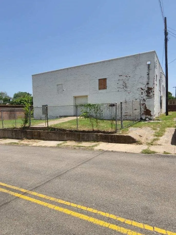 Business For Rent in Grayson County , 807 S Austin Avenue, Denison, Texas 75020, 0, 0, Garage spaces, 0 Sqft, built in 1980, mls#21266910, Real Estate Agent in Denison, Homes For Rent in Grayson county, Homes For Rent in Denison, Realtor in Denison Texas, Real Estate Brokerage Independent Realty Texas, Luminita Cordes Realtor