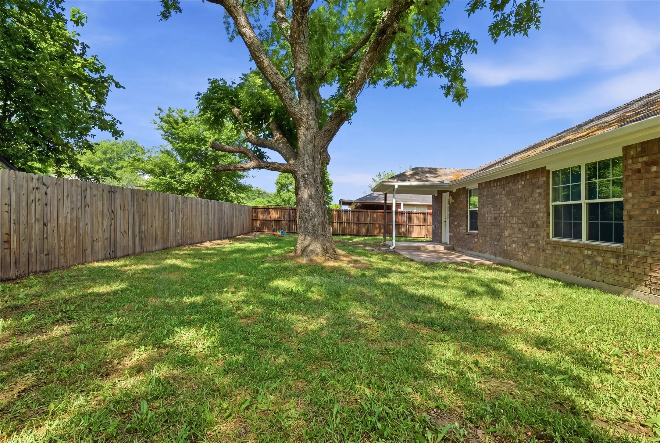 Single Family Residence For Sale in Grayson County , 402 Robertson Street, Collinsville, Texas 76233, 3 Bedroom, 2 Bathroom, 2 Garage spaces, 1,335 Sqft, built in 2014, mls#21258467, Real Estate Agent in Collinsville, Homes For Sale in Grayson county, Homes For Sale in Collinsville, Realtor in Collinsville Texas, Real Estate Brokerage Independent Realty Texas, Luminita Cordes Realtor