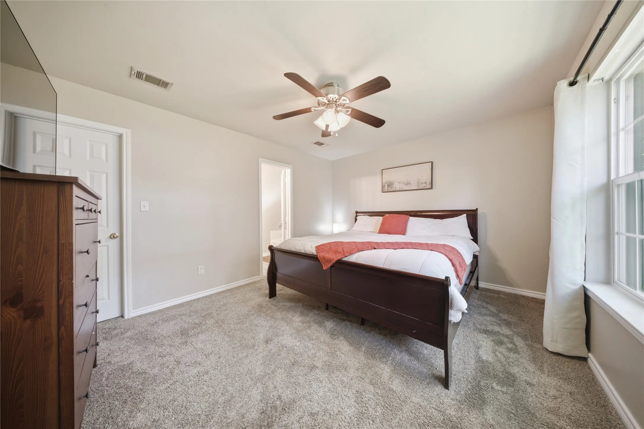 Single Family Residence For Sale in Grayson County , 402 Robertson Street, Collinsville, Texas 76233, 3 Bedroom, 2 Bathroom, 2 Garage spaces, 1,335 Sqft, built in 2014, mls#21258467, Real Estate Agent in Collinsville, Homes For Sale in Grayson county, Homes For Sale in Collinsville, Realtor in Collinsville Texas, Real Estate Brokerage Independent Realty Texas, Luminita Cordes Realtor