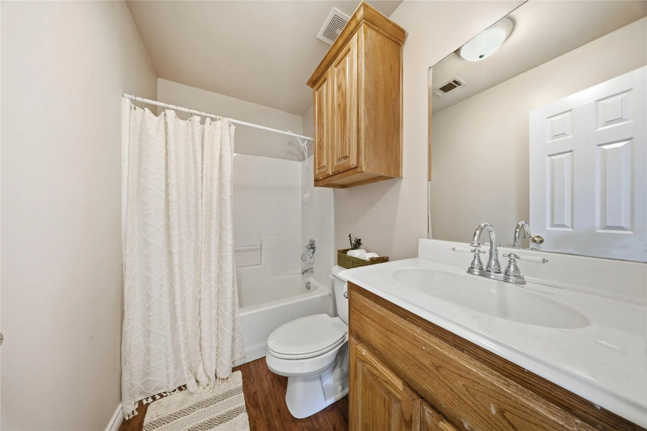 Single Family Residence For Sale in Grayson County , 402 Robertson Street, Collinsville, Texas 76233, 3 Bedroom, 2 Bathroom, 2 Garage spaces, 1,335 Sqft, built in 2014, mls#21258467, Real Estate Agent in Collinsville, Homes For Sale in Grayson county, Homes For Sale in Collinsville, Realtor in Collinsville Texas, Real Estate Brokerage Independent Realty Texas, Luminita Cordes Realtor