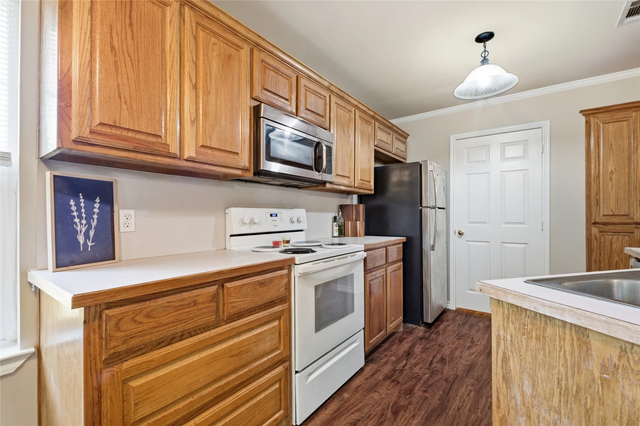 Single Family Residence For Sale in Grayson County , 402 Robertson Street, Collinsville, Texas 76233, 3 Bedroom, 2 Bathroom, 2 Garage spaces, 1,335 Sqft, built in 2014, mls#21258467, Real Estate Agent in Collinsville, Homes For Sale in Grayson county, Homes For Sale in Collinsville, Realtor in Collinsville Texas, Real Estate Brokerage Independent Realty Texas, Luminita Cordes Realtor