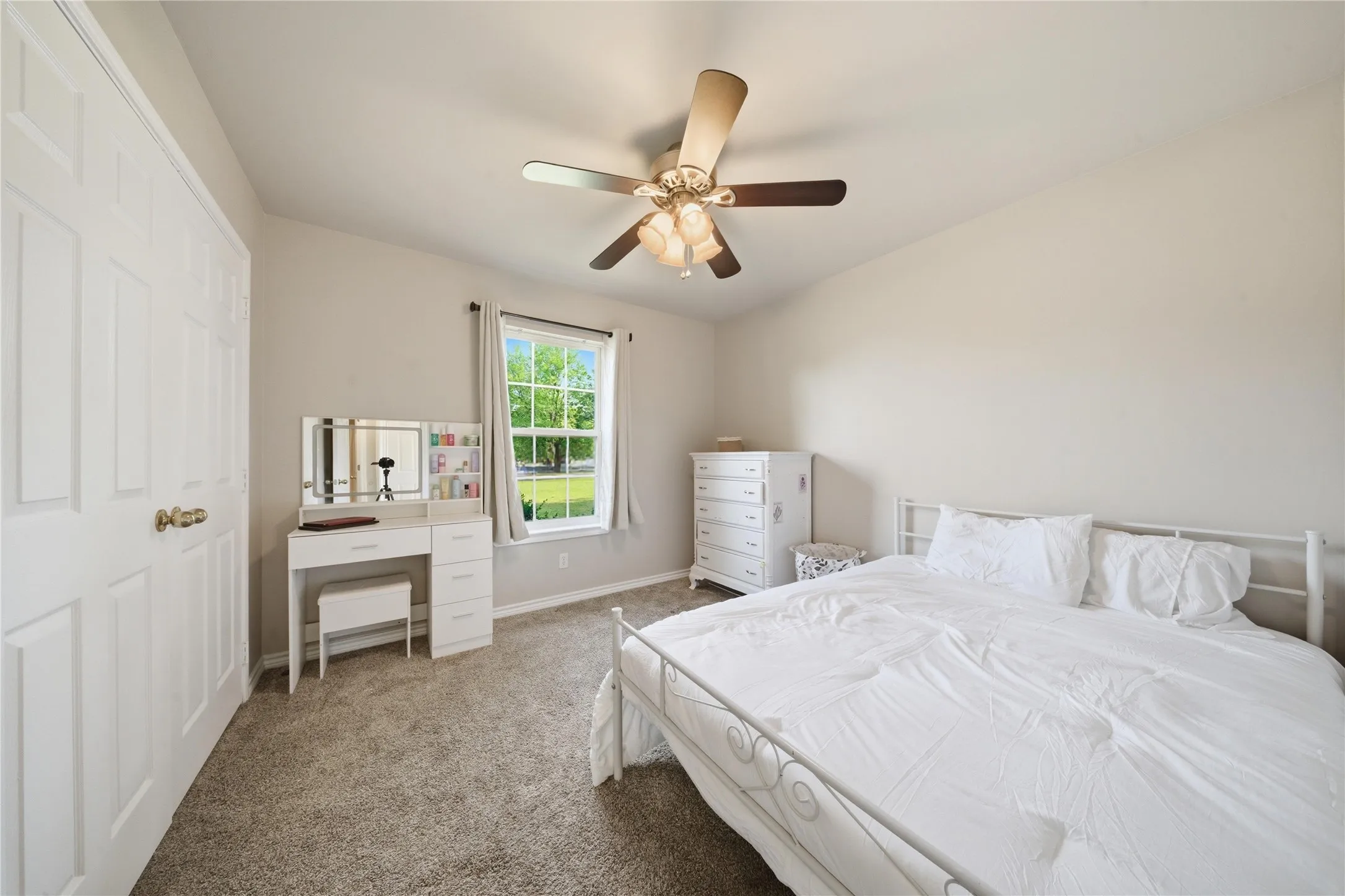Single Family Residence For Sale in Grayson County , 402 Robertson Street, Collinsville, Texas 76233, 3 Bedroom, 2 Bathroom, 2 Garage spaces, 1,335 Sqft, built in 2014, mls#21258467, Real Estate Agent in Collinsville, Homes For Sale in Grayson county, Homes For Sale in Collinsville, Realtor in Collinsville Texas, Real Estate Brokerage Independent Realty Texas, Luminita Cordes Realtor