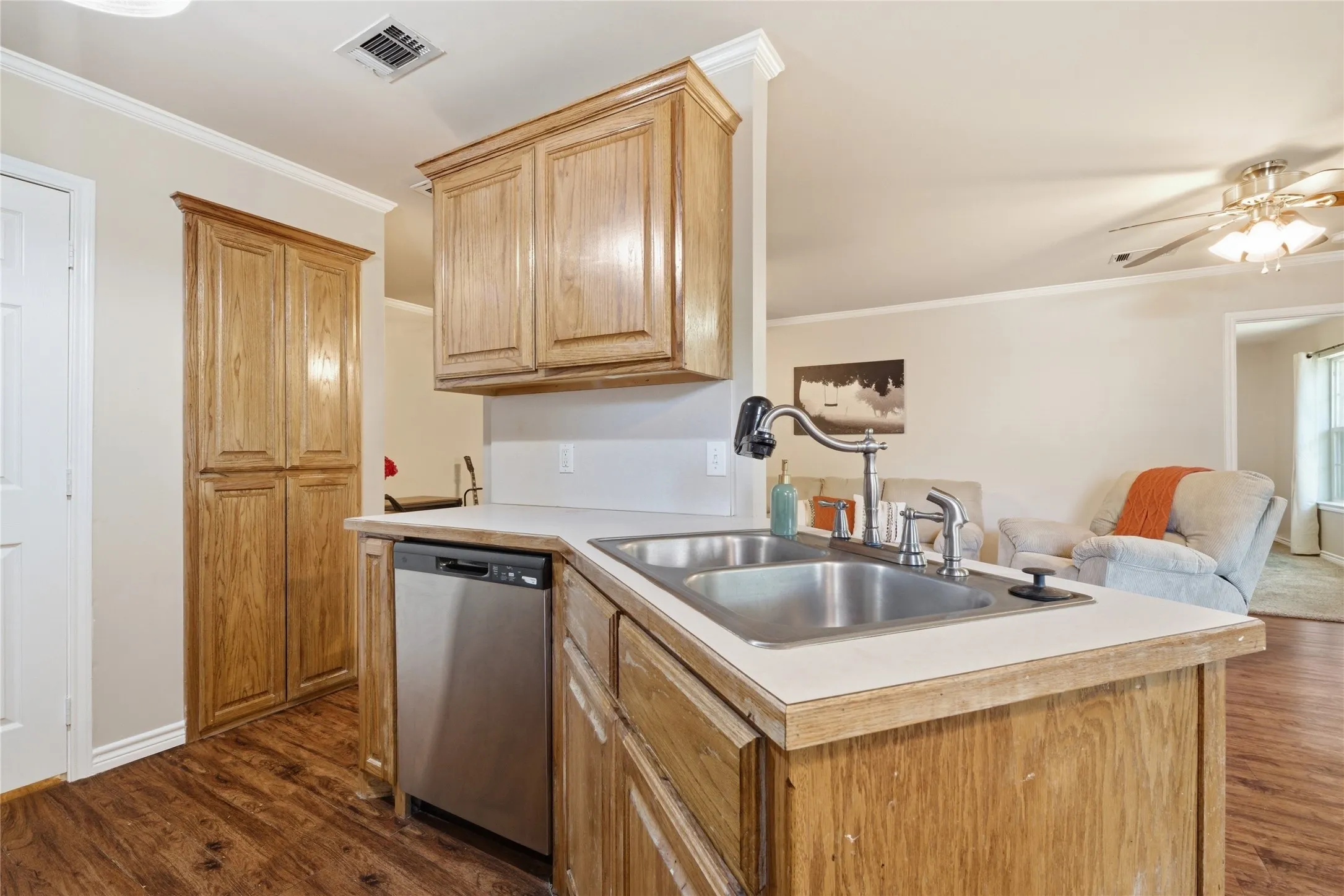 Single Family Residence For Sale in Grayson County , 402 Robertson Street, Collinsville, Texas 76233, 3 Bedroom, 2 Bathroom, 2 Garage spaces, 1,335 Sqft, built in 2014, mls#21258467, Real Estate Agent in Collinsville, Homes For Sale in Grayson county, Homes For Sale in Collinsville, Realtor in Collinsville Texas, Real Estate Brokerage Independent Realty Texas, Luminita Cordes Realtor