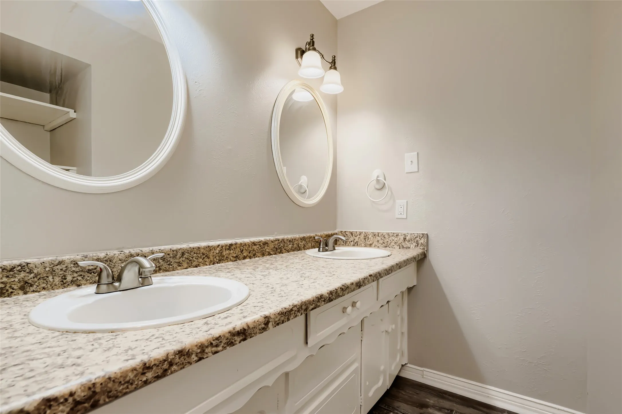 Single Family Residence For Sale in Dallas County , 829 Poinsettia Drive, Lancaster, Texas 75146, 3 Bedroom, 2 Bathroom, 2 Garage spaces, 1,605 Sqft, built in 1966, mls#21167931, Real Estate Agent in Lancaster, Homes For Sale in Dallas county, Homes For Sale in Lancaster, Realtor in Lancaster Texas, Real Estate Brokerage Independent Realty Texas, Luminita Cordes Realtor