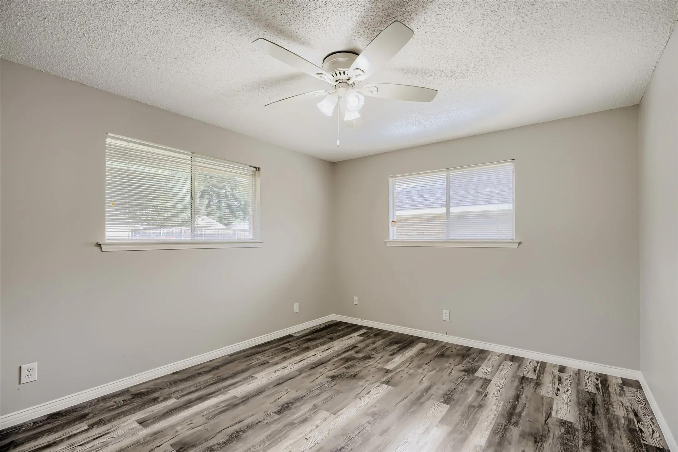Single Family Residence For Sale in Dallas County , 829 Poinsettia Drive, Lancaster, Texas 75146, 3 Bedroom, 2 Bathroom, 2 Garage spaces, 1,605 Sqft, built in 1966, mls#21167931, Real Estate Agent in Lancaster, Homes For Sale in Dallas county, Homes For Sale in Lancaster, Realtor in Lancaster Texas, Real Estate Brokerage Independent Realty Texas, Luminita Cordes Realtor