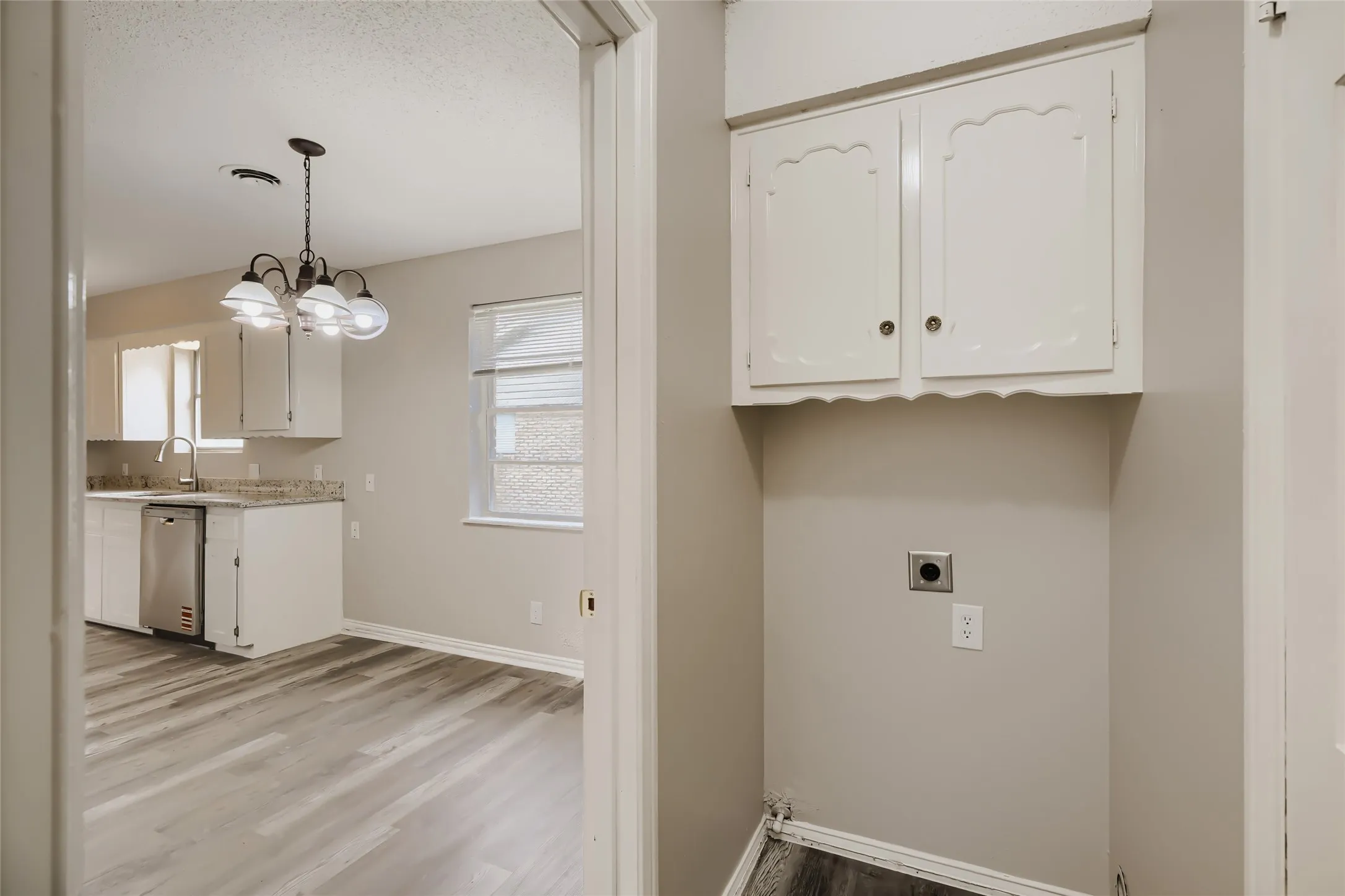 Single Family Residence For Sale in Dallas County , 829 Poinsettia Drive, Lancaster, Texas 75146, 3 Bedroom, 2 Bathroom, 2 Garage spaces, 1,605 Sqft, built in 1966, mls#21167931, Real Estate Agent in Lancaster, Homes For Sale in Dallas county, Homes For Sale in Lancaster, Realtor in Lancaster Texas, Real Estate Brokerage Independent Realty Texas, Luminita Cordes Realtor
