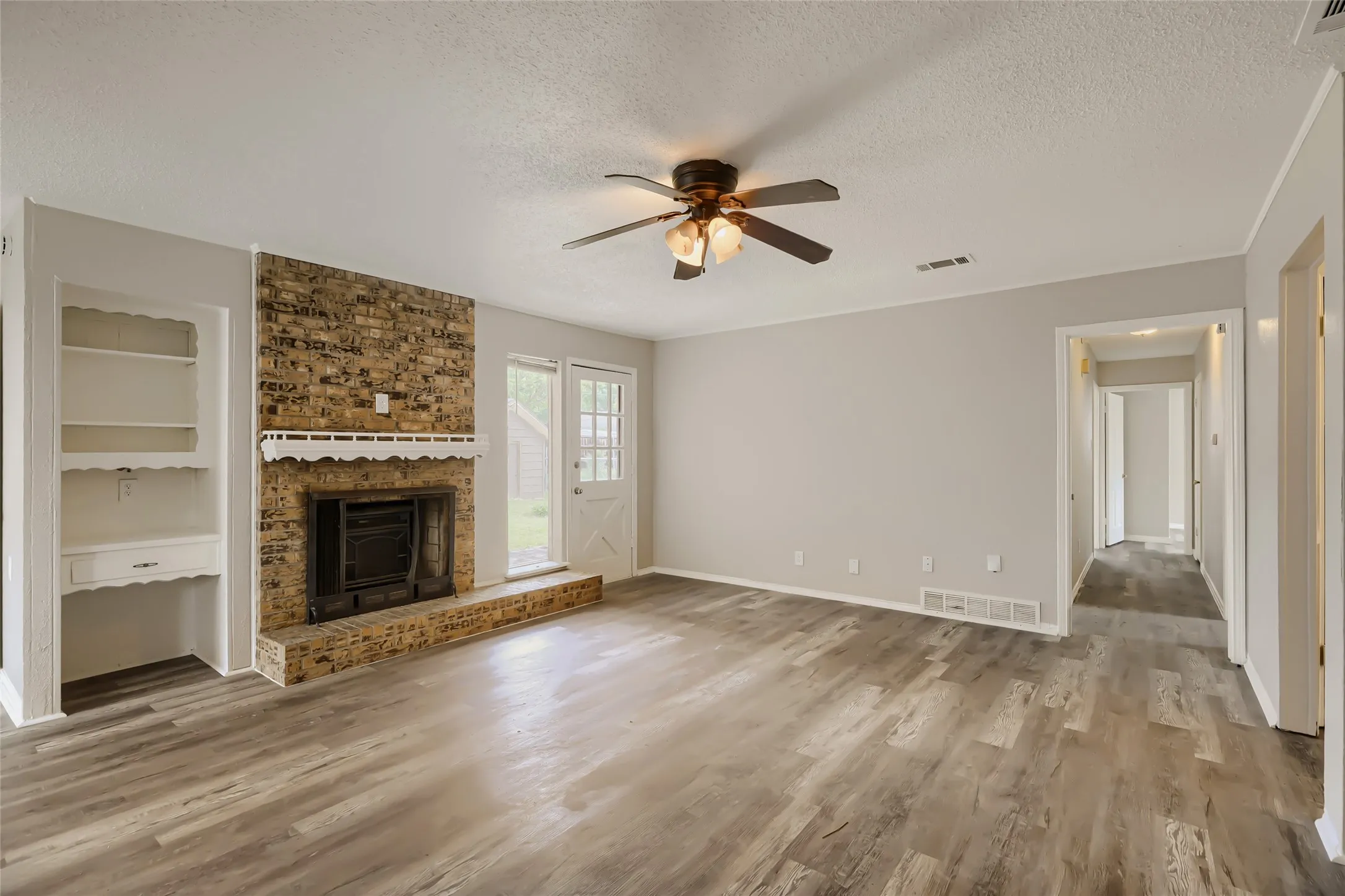 Single Family Residence For Sale in Dallas County , 829 Poinsettia Drive, Lancaster, Texas 75146, 3 Bedroom, 2 Bathroom, 2 Garage spaces, 1,605 Sqft, built in 1966, mls#21167931, Real Estate Agent in Lancaster, Homes For Sale in Dallas county, Homes For Sale in Lancaster, Realtor in Lancaster Texas, Real Estate Brokerage Independent Realty Texas, Luminita Cordes Realtor