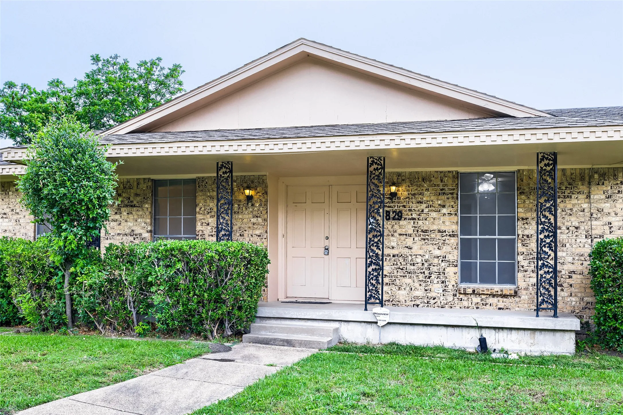 Single Family Residence For Sale in Dallas County , 829 Poinsettia Drive, Lancaster, Texas 75146, 3 Bedroom, 2 Bathroom, 2 Garage spaces, 1,605 Sqft, built in 1966, mls#21167931, Real Estate Agent in Lancaster, Homes For Sale in Dallas county, Homes For Sale in Lancaster, Realtor in Lancaster Texas, Real Estate Brokerage Independent Realty Texas, Luminita Cordes Realtor