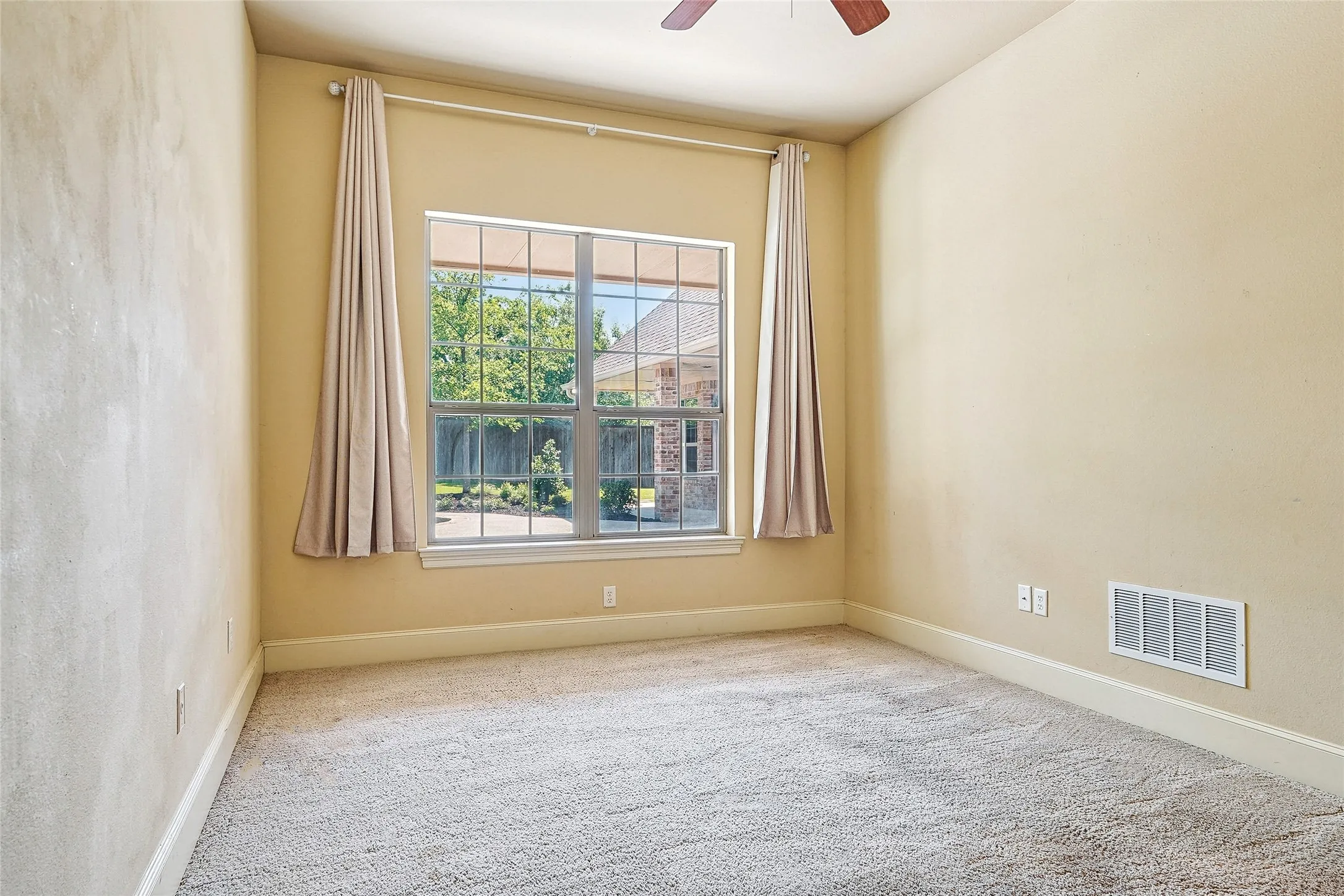 Single Family Residence For Sale in Denton County , 3112 Belmont Street, Denton, Texas 76210, 5 Bedroom, 4 Bathroom, 3 Garage spaces, 5,866 Sqft, built in 2002, mls#21256216, Real Estate Agent in Denton, Homes For Sale in Denton county, Homes For Sale in Denton, Realtor in Denton Texas, Real Estate Brokerage Independent Realty Texas, Luminita Cordes Realtor