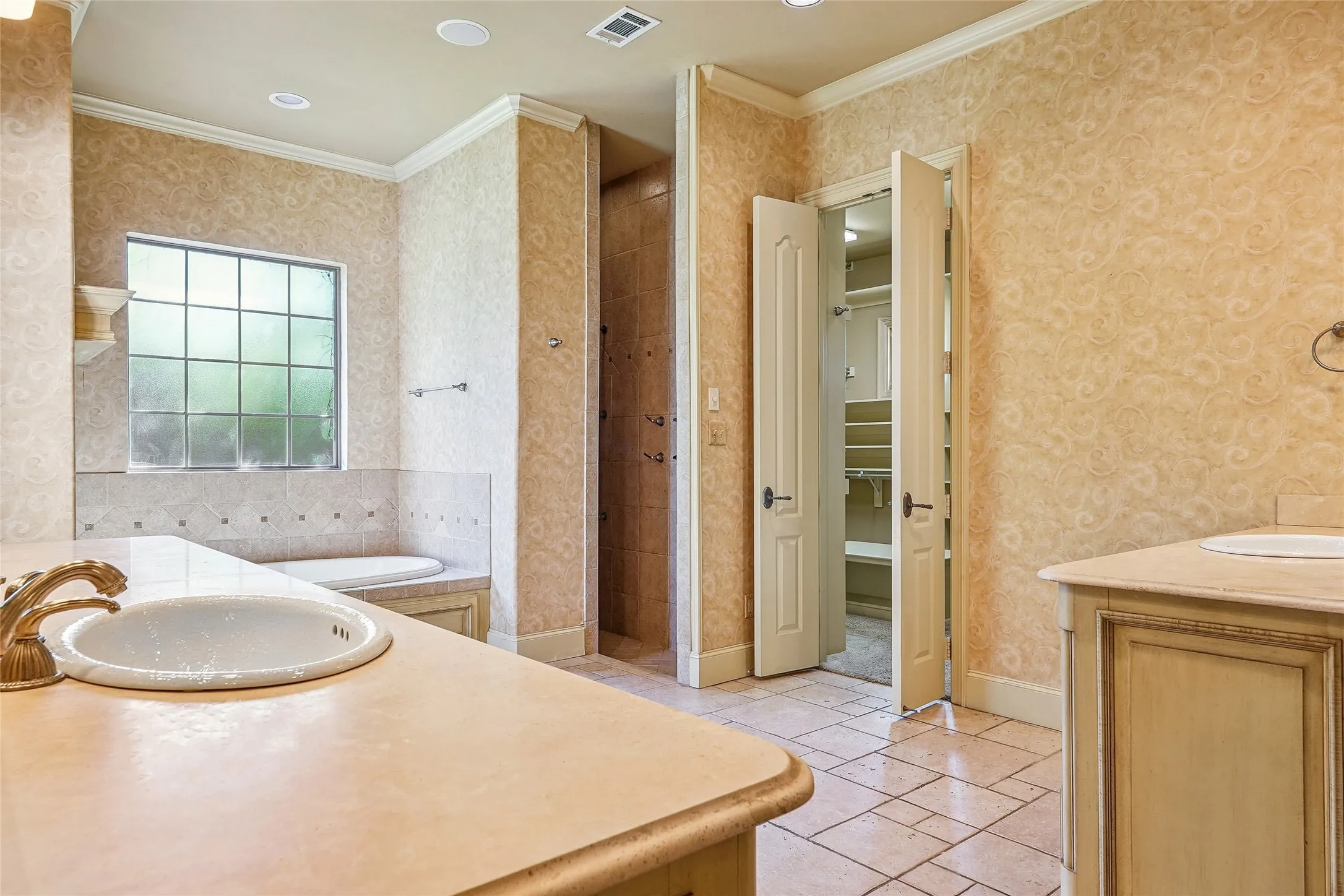 Single Family Residence For Sale in Denton County , 3112 Belmont Street, Denton, Texas 76210, 5 Bedroom, 4 Bathroom, 3 Garage spaces, 5,866 Sqft, built in 2002, mls#21256216, Real Estate Agent in Denton, Homes For Sale in Denton county, Homes For Sale in Denton, Realtor in Denton Texas, Real Estate Brokerage Independent Realty Texas, Luminita Cordes Realtor