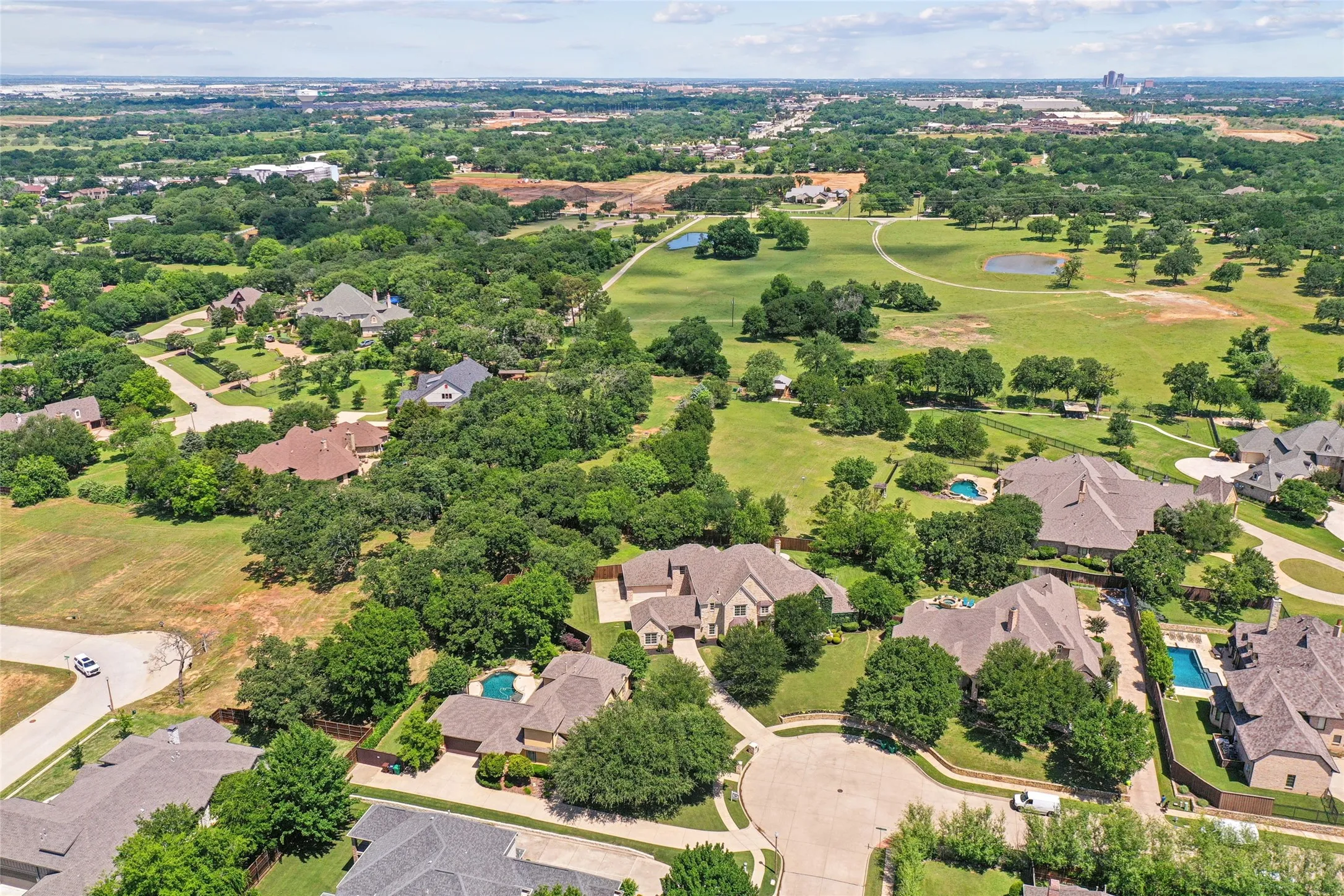 Single Family Residence For Sale in Denton County , 3112 Belmont Street, Denton, Texas 76210, 5 Bedroom, 4 Bathroom, 3 Garage spaces, 5,866 Sqft, built in 2002, mls#21256216, Real Estate Agent in Denton, Homes For Sale in Denton county, Homes For Sale in Denton, Realtor in Denton Texas, Real Estate Brokerage Independent Realty Texas, Luminita Cordes Realtor