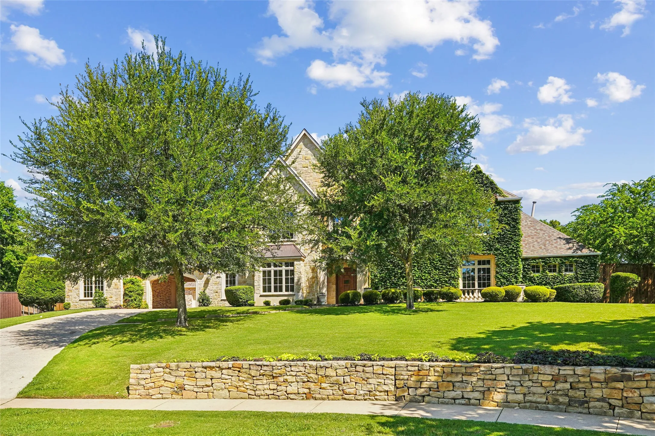 Single Family Residence For Sale in Denton County , 3112 Belmont Street, Denton, Texas 76210, 5 Bedroom, 4 Bathroom, 3 Garage spaces, 5,866 Sqft, built in 2002, mls#21256216, Real Estate Agent in Denton, Homes For Sale in Denton county, Homes For Sale in Denton, Realtor in Denton Texas, Real Estate Brokerage Independent Realty Texas, Luminita Cordes Realtor