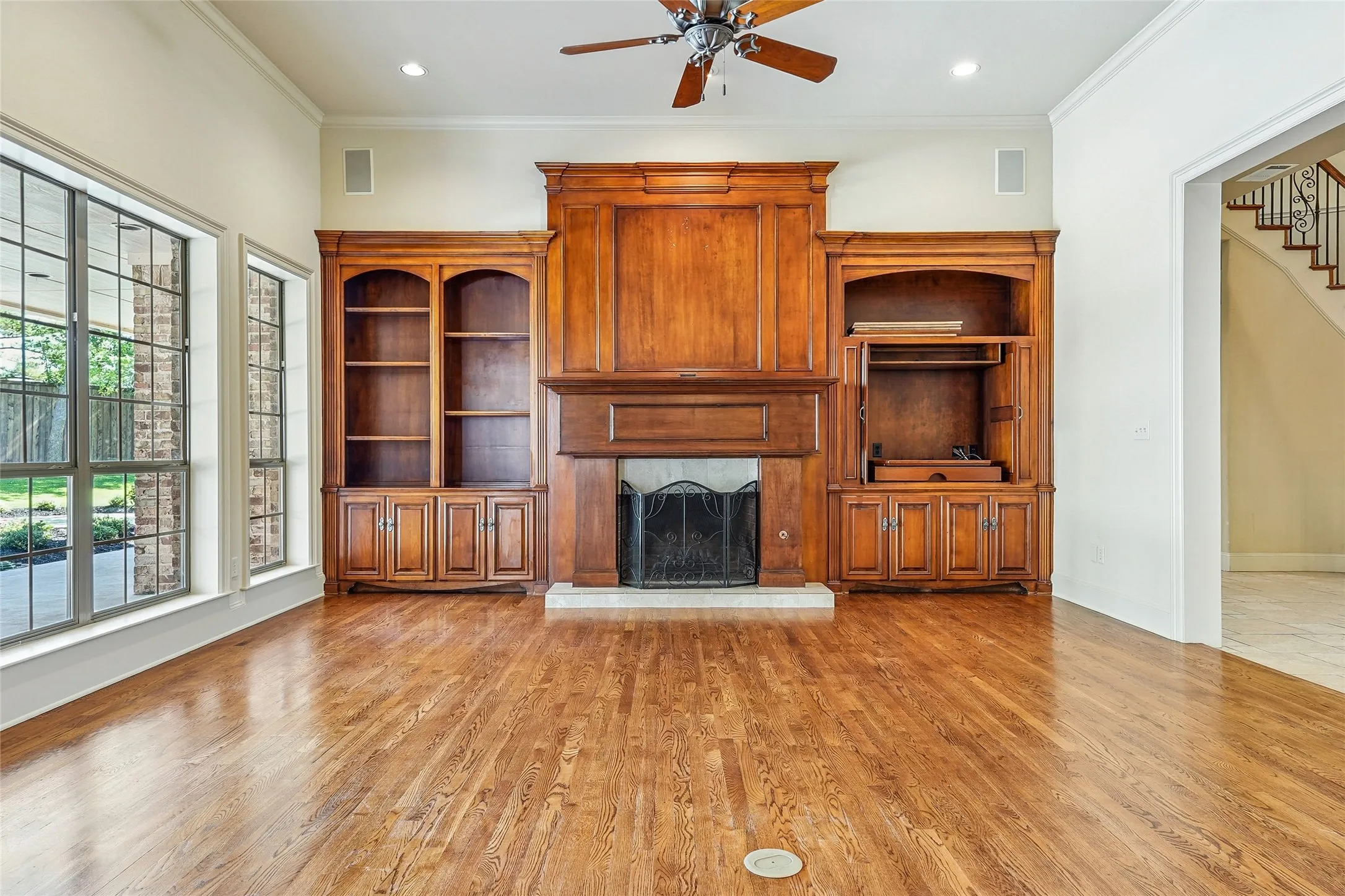 Single Family Residence For Sale in Denton County , 3112 Belmont Street, Denton, Texas 76210, 5 Bedroom, 4 Bathroom, 3 Garage spaces, 5,866 Sqft, built in 2002, mls#21256216, Real Estate Agent in Denton, Homes For Sale in Denton county, Homes For Sale in Denton, Realtor in Denton Texas, Real Estate Brokerage Independent Realty Texas, Luminita Cordes Realtor