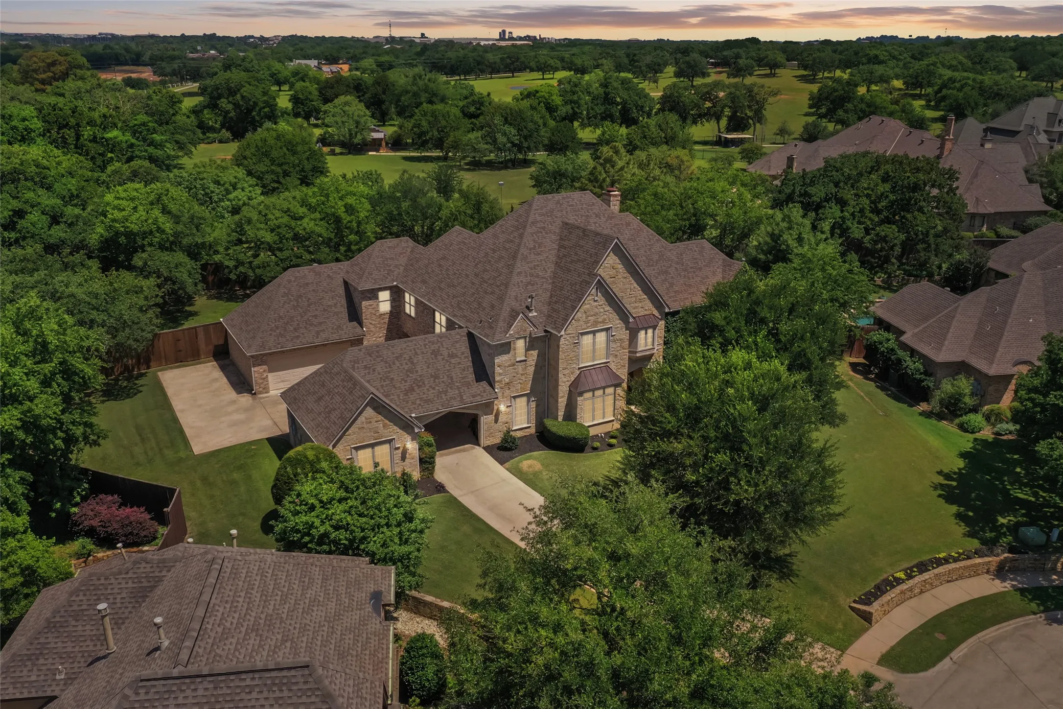 Single Family Residence For Sale in Denton County , 3112 Belmont Street, Denton, Texas 76210, 5 Bedroom, 4 Bathroom, 3 Garage spaces, 5,866 Sqft, built in 2002, mls#21256216, Real Estate Agent in Denton, Homes For Sale in Denton county, Homes For Sale in Denton, Realtor in Denton Texas, Real Estate Brokerage Independent Realty Texas, Luminita Cordes Realtor