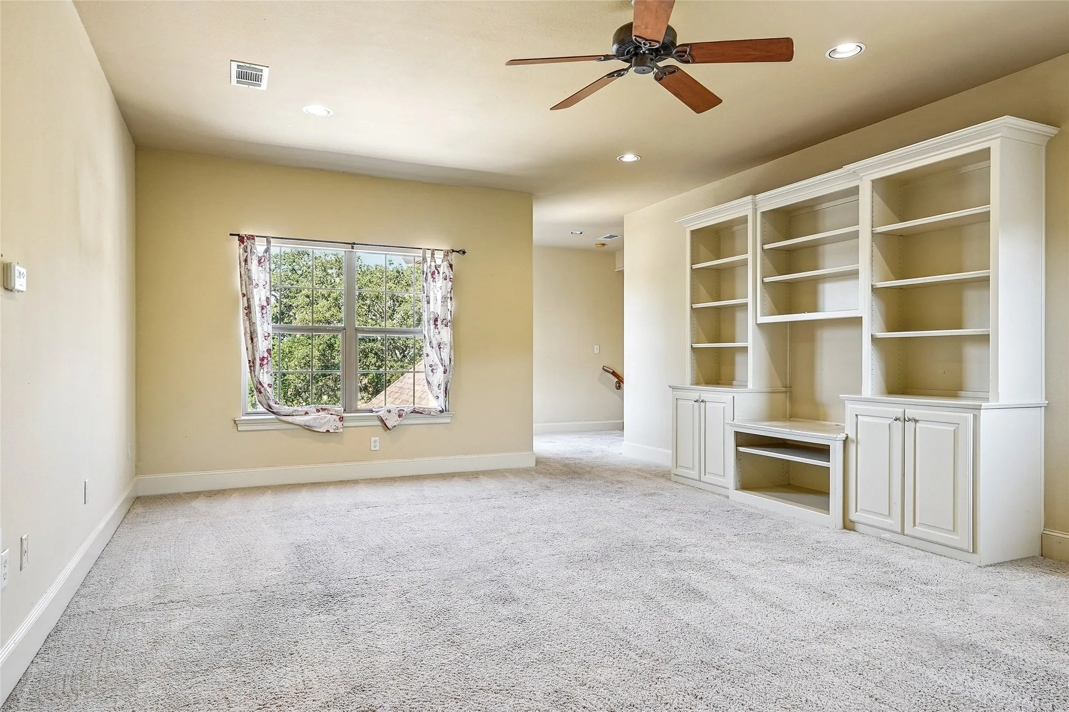 Single Family Residence For Sale in Denton County , 3112 Belmont Street, Denton, Texas 76210, 5 Bedroom, 4 Bathroom, 3 Garage spaces, 5,866 Sqft, built in 2002, mls#21256216, Real Estate Agent in Denton, Homes For Sale in Denton county, Homes For Sale in Denton, Realtor in Denton Texas, Real Estate Brokerage Independent Realty Texas, Luminita Cordes Realtor