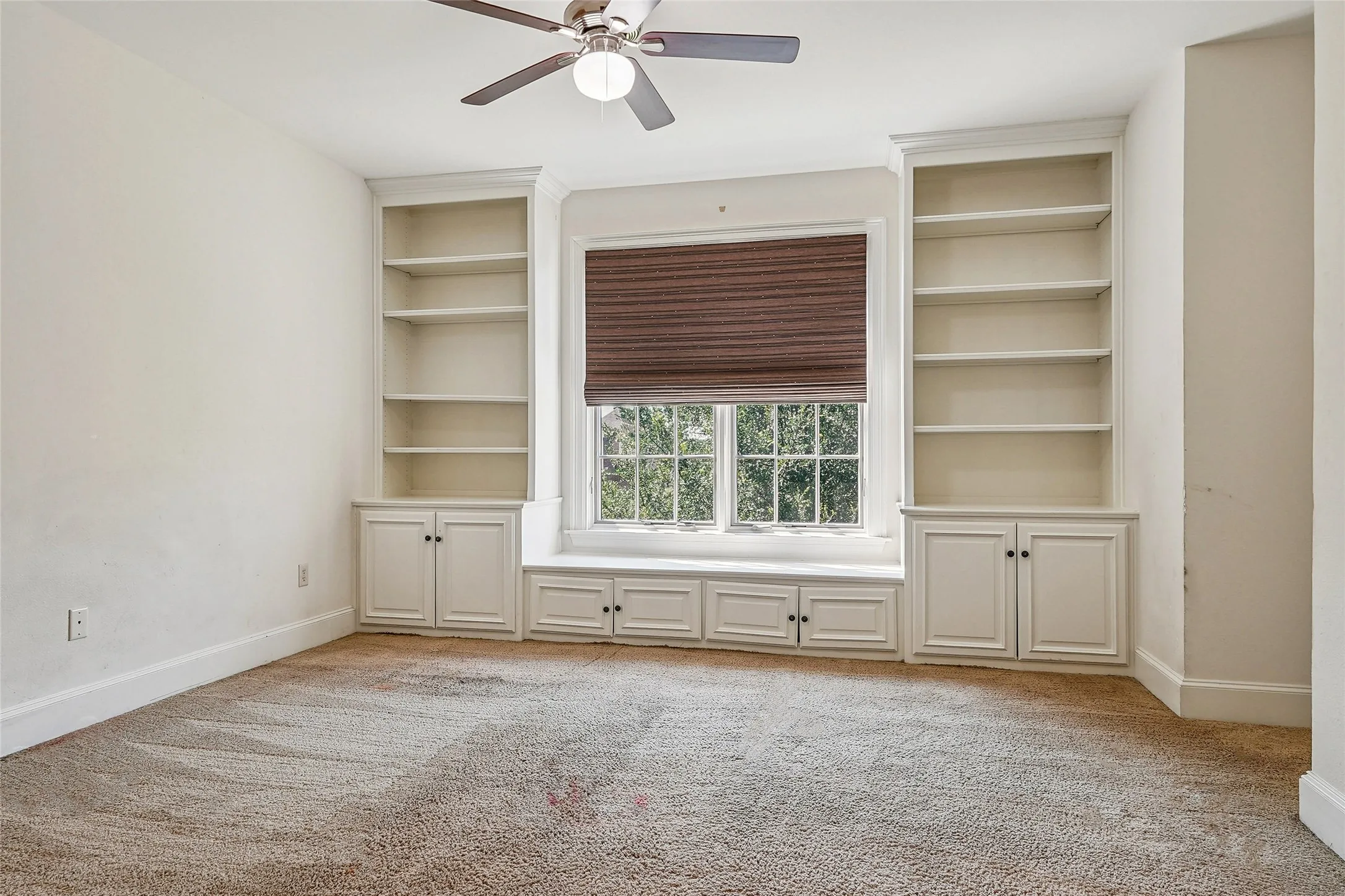 Single Family Residence For Sale in Denton County , 3112 Belmont Street, Denton, Texas 76210, 5 Bedroom, 4 Bathroom, 3 Garage spaces, 5,866 Sqft, built in 2002, mls#21256216, Real Estate Agent in Denton, Homes For Sale in Denton county, Homes For Sale in Denton, Realtor in Denton Texas, Real Estate Brokerage Independent Realty Texas, Luminita Cordes Realtor