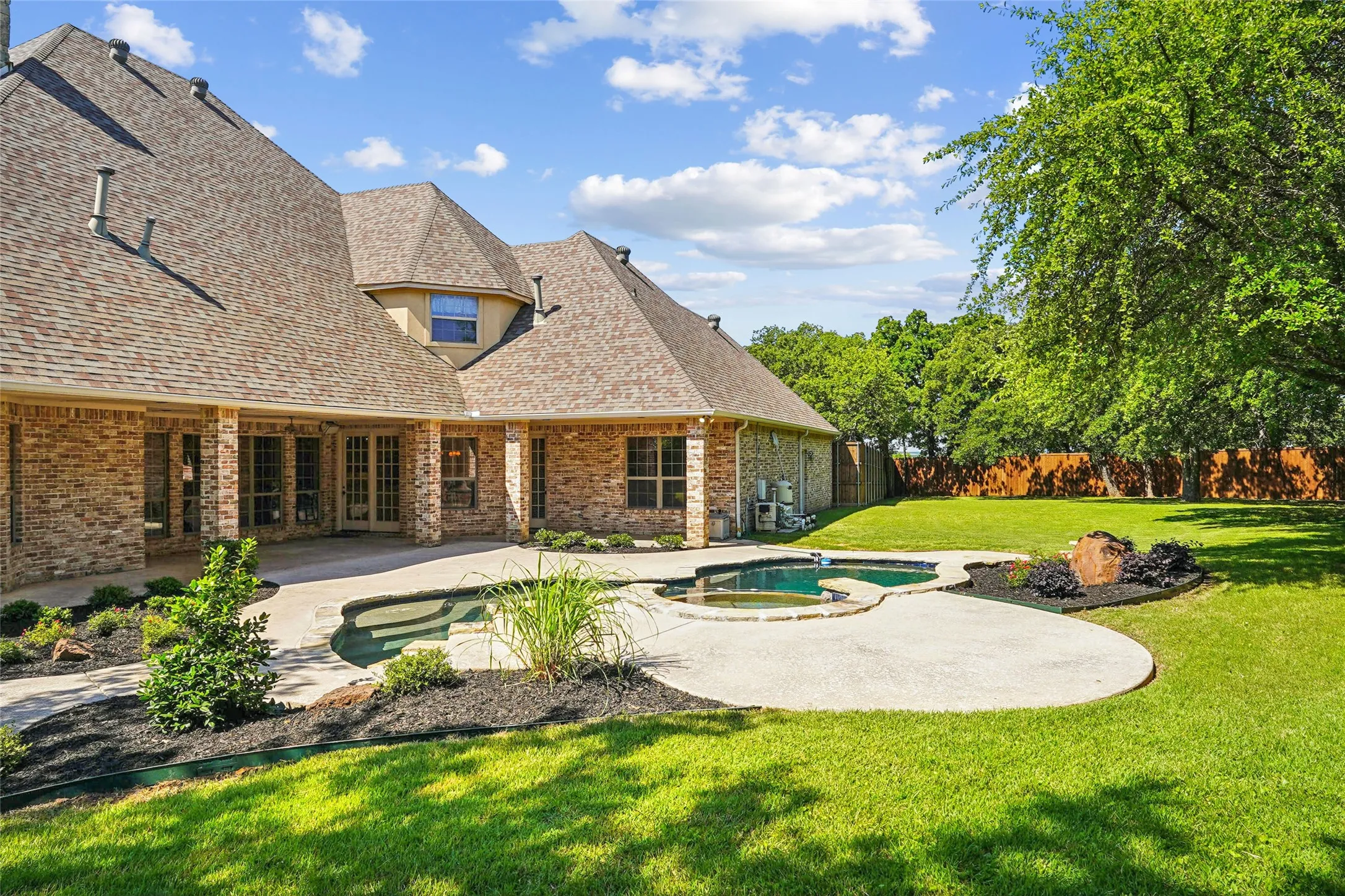 Single Family Residence For Sale in Denton County , 3112 Belmont Street, Denton, Texas 76210, 5 Bedroom, 4 Bathroom, 3 Garage spaces, 5,866 Sqft, built in 2002, mls#21256216, Real Estate Agent in Denton, Homes For Sale in Denton county, Homes For Sale in Denton, Realtor in Denton Texas, Real Estate Brokerage Independent Realty Texas, Luminita Cordes Realtor