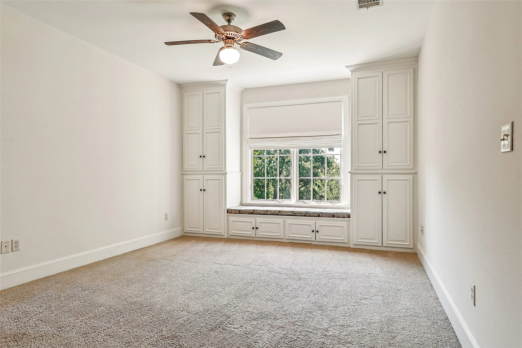 Single Family Residence For Sale in Denton County , 3112 Belmont Street, Denton, Texas 76210, 5 Bedroom, 4 Bathroom, 3 Garage spaces, 5,866 Sqft, built in 2002, mls#21256216, Real Estate Agent in Denton, Homes For Sale in Denton county, Homes For Sale in Denton, Realtor in Denton Texas, Real Estate Brokerage Independent Realty Texas, Luminita Cordes Realtor