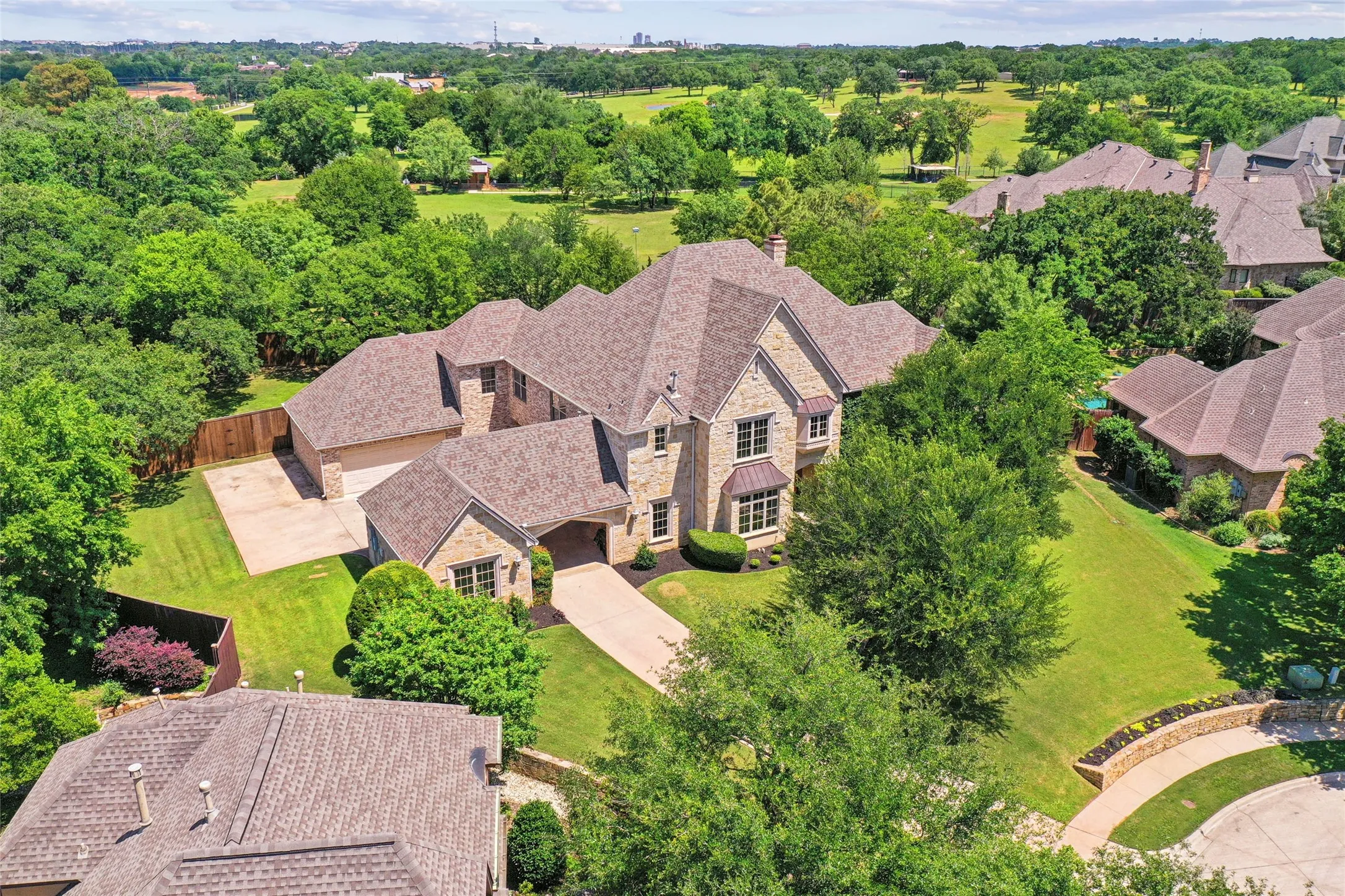 Single Family Residence For Sale in Denton County , 3112 Belmont Street, Denton, Texas 76210, 5 Bedroom, 4 Bathroom, 3 Garage spaces, 5,866 Sqft, built in 2002, mls#21256216, Real Estate Agent in Denton, Homes For Sale in Denton county, Homes For Sale in Denton, Realtor in Denton Texas, Real Estate Brokerage Independent Realty Texas, Luminita Cordes Realtor