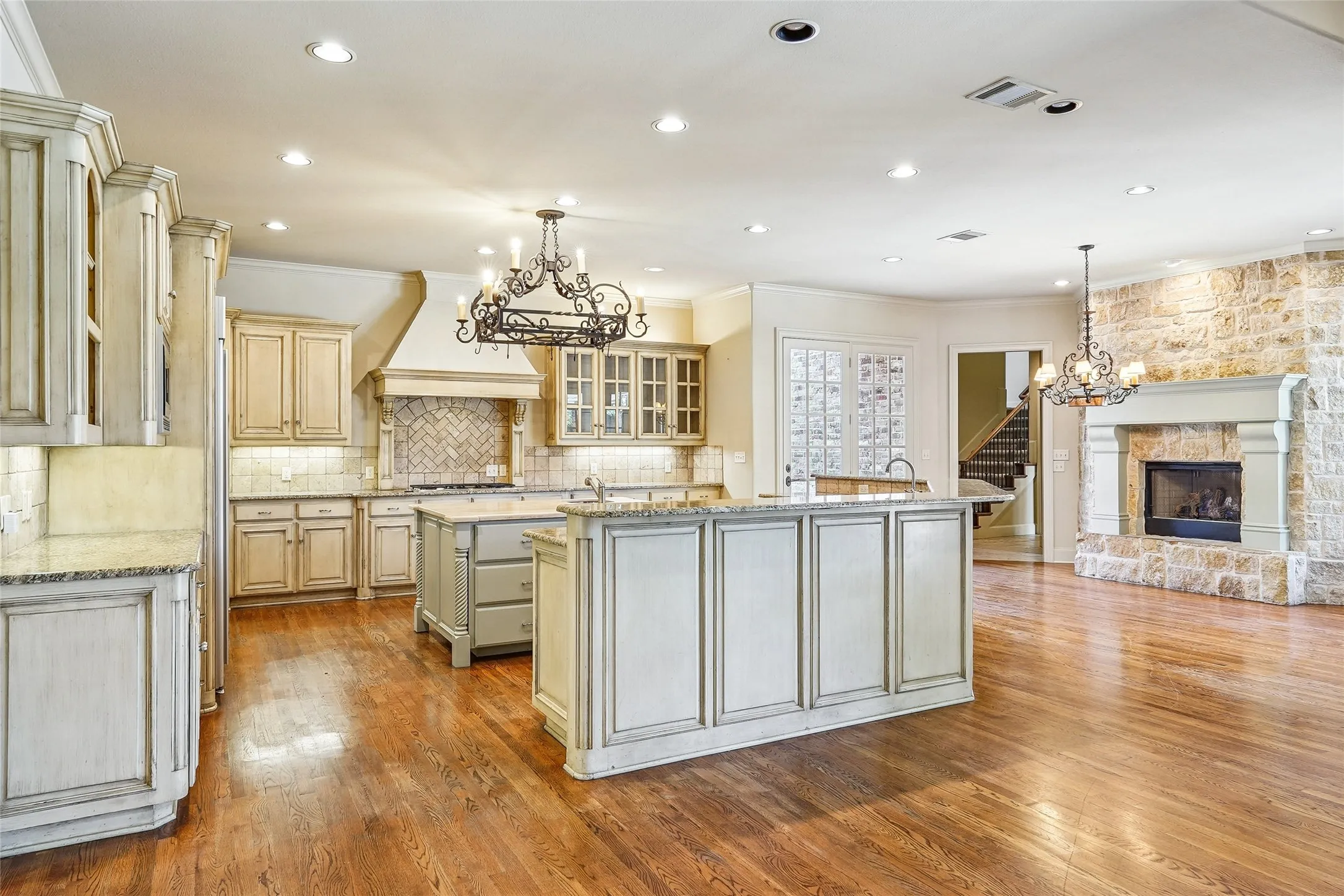 Single Family Residence For Sale in Denton County , 3112 Belmont Street, Denton, Texas 76210, 5 Bedroom, 4 Bathroom, 3 Garage spaces, 5,866 Sqft, built in 2002, mls#21256216, Real Estate Agent in Denton, Homes For Sale in Denton county, Homes For Sale in Denton, Realtor in Denton Texas, Real Estate Brokerage Independent Realty Texas, Luminita Cordes Realtor