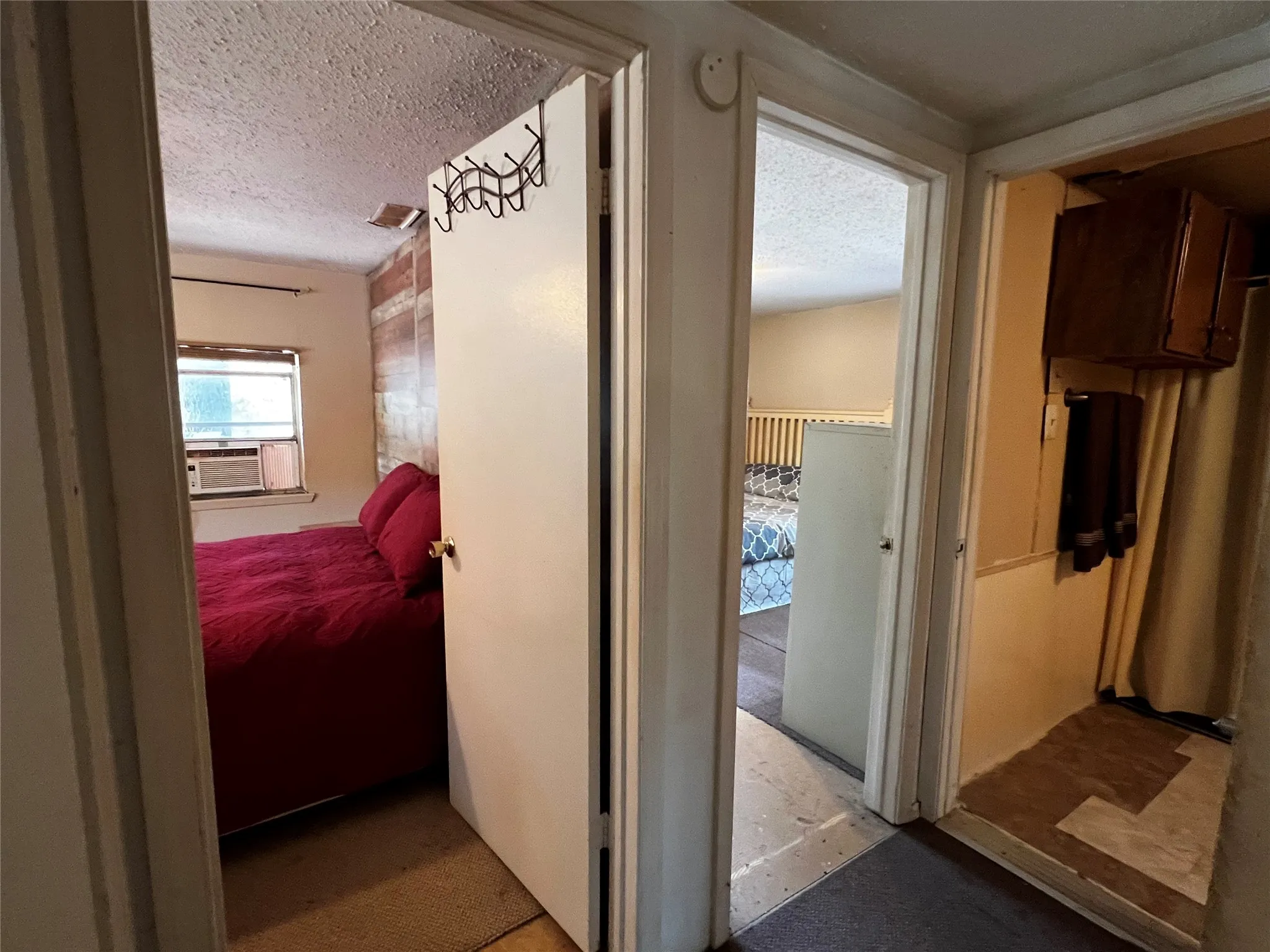 Hall access to both bedrooms and bathroom entry