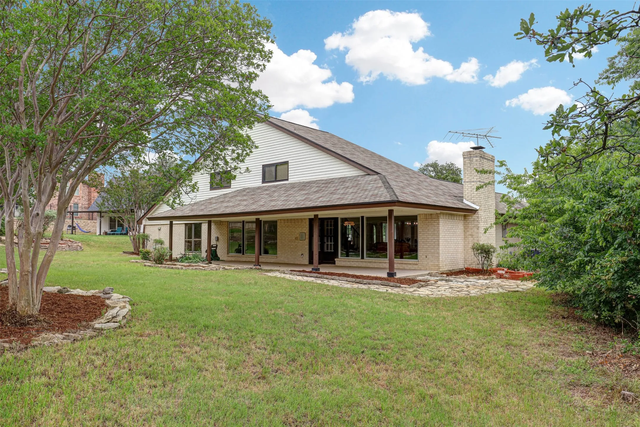 Single Family Residence For Sale in Tarrant County , 7716 Incline Terrace, Fort Worth, Texas 76179, 4 Bedroom, 3 Bathroom, 2 Garage spaces, 2,715 Sqft, built in 1973, mls#21243722, Real Estate Agent in Fort Worth, Homes For Sale in Tarrant county, Homes For Sale in Fort Worth, Realtor in Fort Worth Texas, Real Estate Brokerage Independent Realty Texas, Luminita Cordes Realtor
