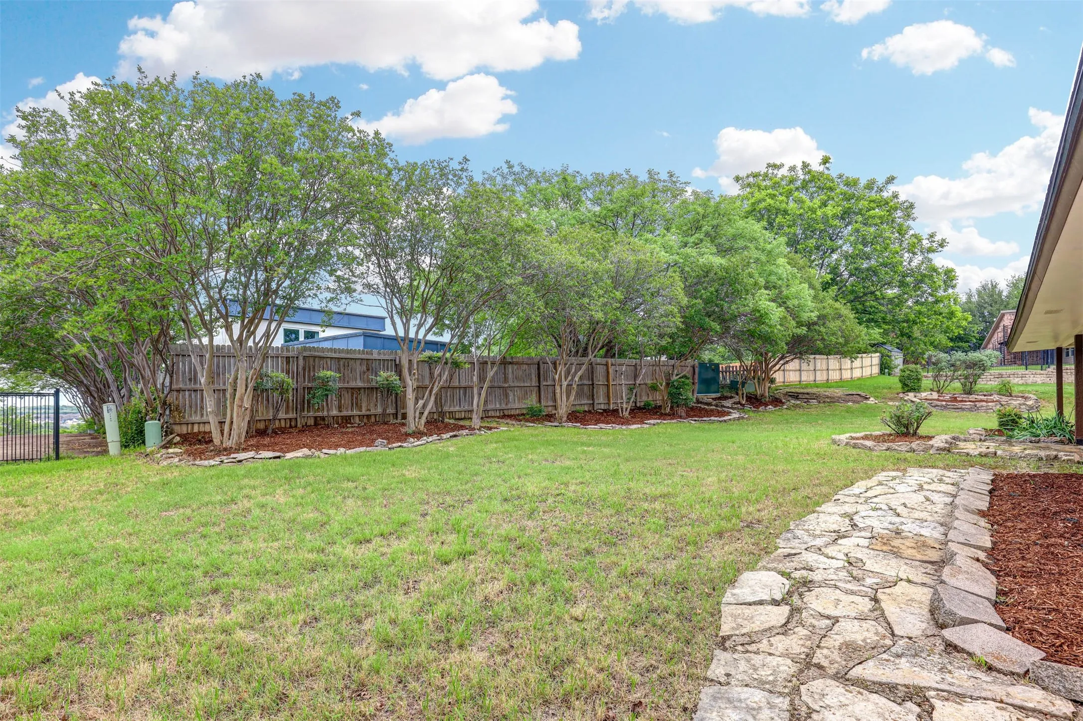 Single Family Residence For Sale in Tarrant County , 7716 Incline Terrace, Fort Worth, Texas 76179, 4 Bedroom, 3 Bathroom, 2 Garage spaces, 2,715 Sqft, built in 1973, mls#21243722, Real Estate Agent in Fort Worth, Homes For Sale in Tarrant county, Homes For Sale in Fort Worth, Realtor in Fort Worth Texas, Real Estate Brokerage Independent Realty Texas, Luminita Cordes Realtor
