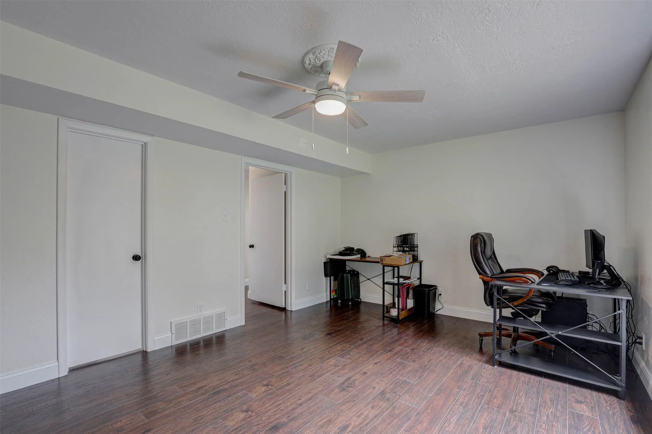 Single Family Residence For Sale in Tarrant County , 7716 Incline Terrace, Fort Worth, Texas 76179, 4 Bedroom, 3 Bathroom, 2 Garage spaces, 2,715 Sqft, built in 1973, mls#21243722, Real Estate Agent in Fort Worth, Homes For Sale in Tarrant county, Homes For Sale in Fort Worth, Realtor in Fort Worth Texas, Real Estate Brokerage Independent Realty Texas, Luminita Cordes Realtor