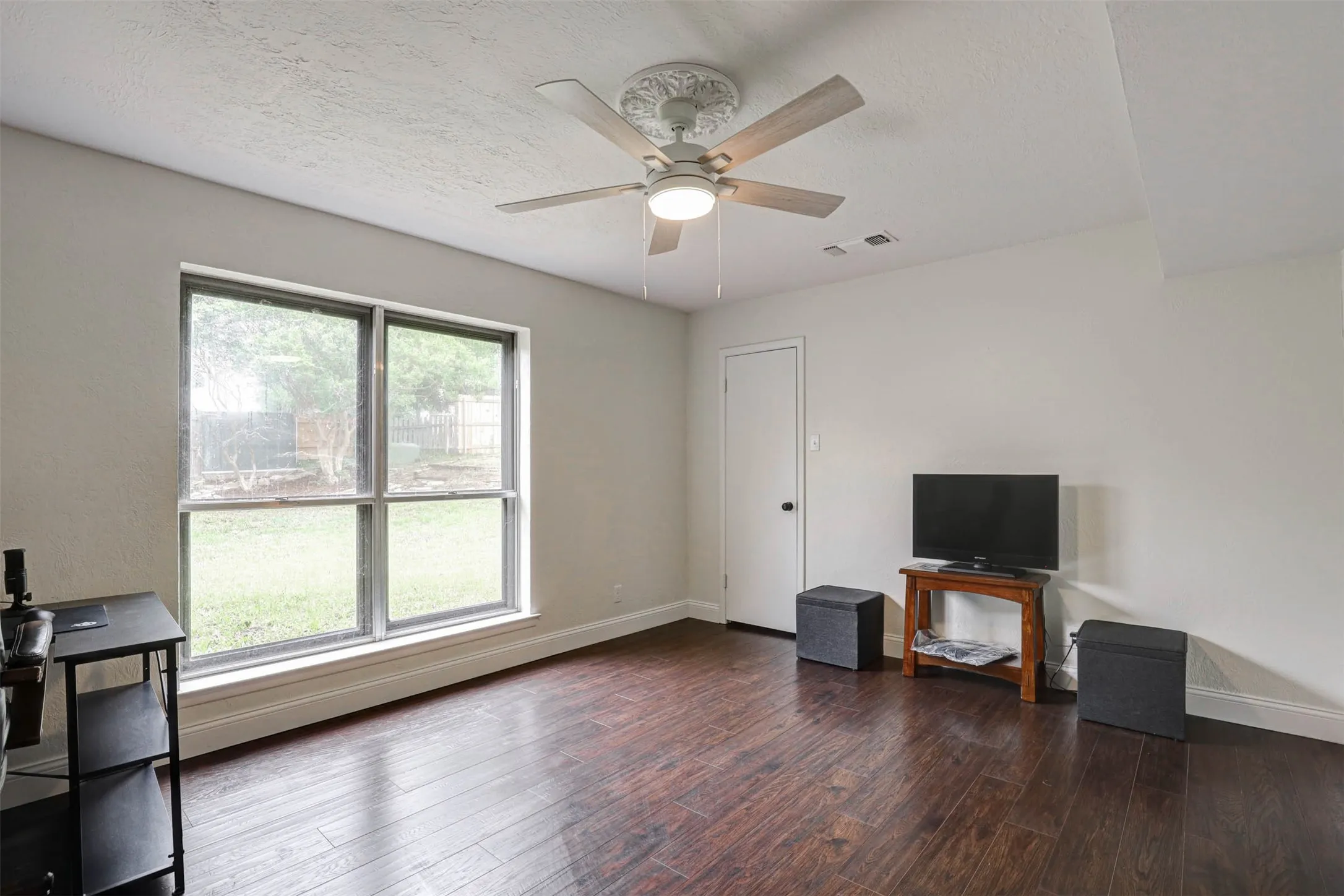Single Family Residence For Sale in Tarrant County , 7716 Incline Terrace, Fort Worth, Texas 76179, 4 Bedroom, 3 Bathroom, 2 Garage spaces, 2,715 Sqft, built in 1973, mls#21243722, Real Estate Agent in Fort Worth, Homes For Sale in Tarrant county, Homes For Sale in Fort Worth, Realtor in Fort Worth Texas, Real Estate Brokerage Independent Realty Texas, Luminita Cordes Realtor