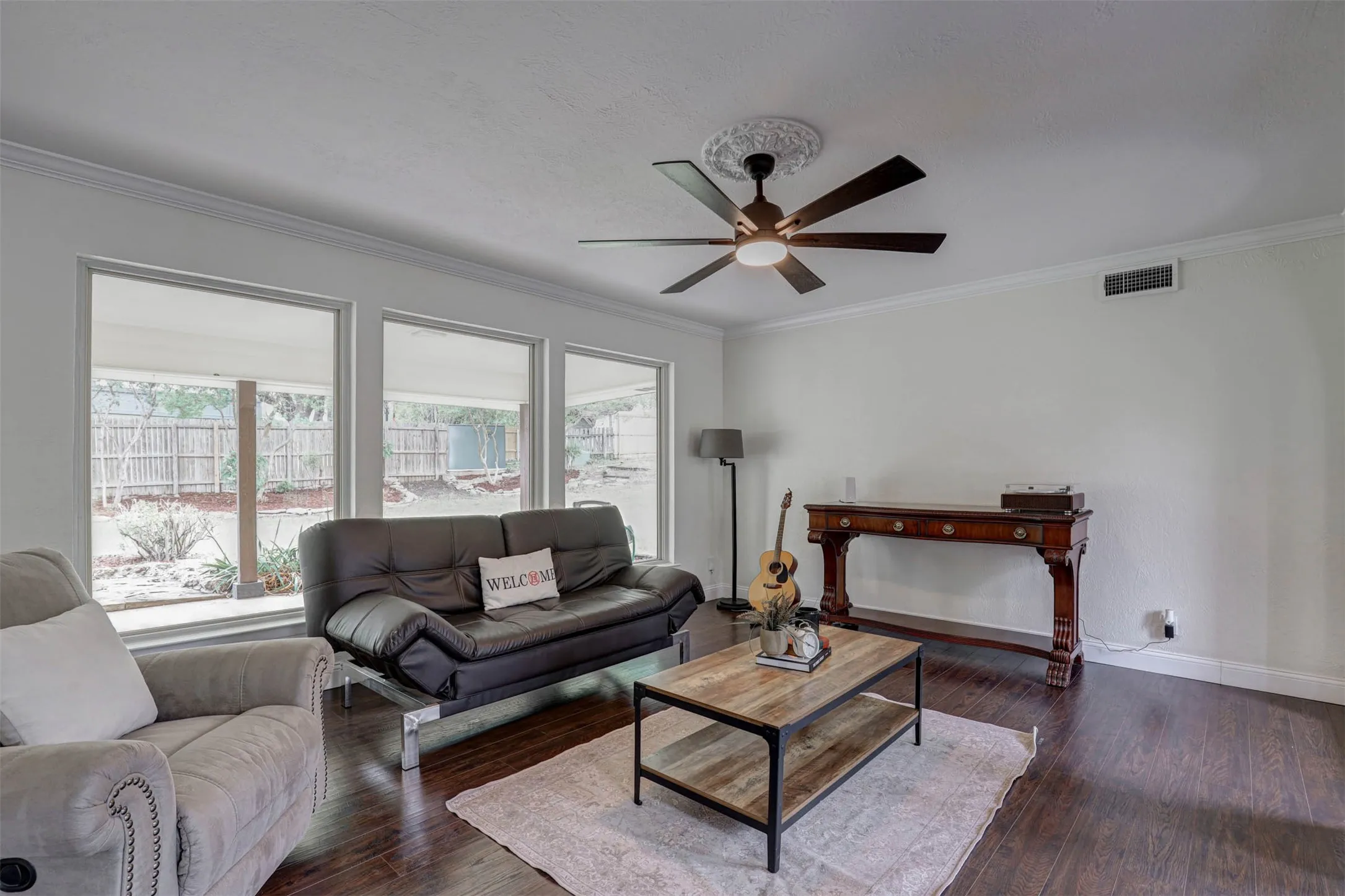 Single Family Residence For Sale in Tarrant County , 7716 Incline Terrace, Fort Worth, Texas 76179, 4 Bedroom, 3 Bathroom, 2 Garage spaces, 2,715 Sqft, built in 1973, mls#21243722, Real Estate Agent in Fort Worth, Homes For Sale in Tarrant county, Homes For Sale in Fort Worth, Realtor in Fort Worth Texas, Real Estate Brokerage Independent Realty Texas, Luminita Cordes Realtor