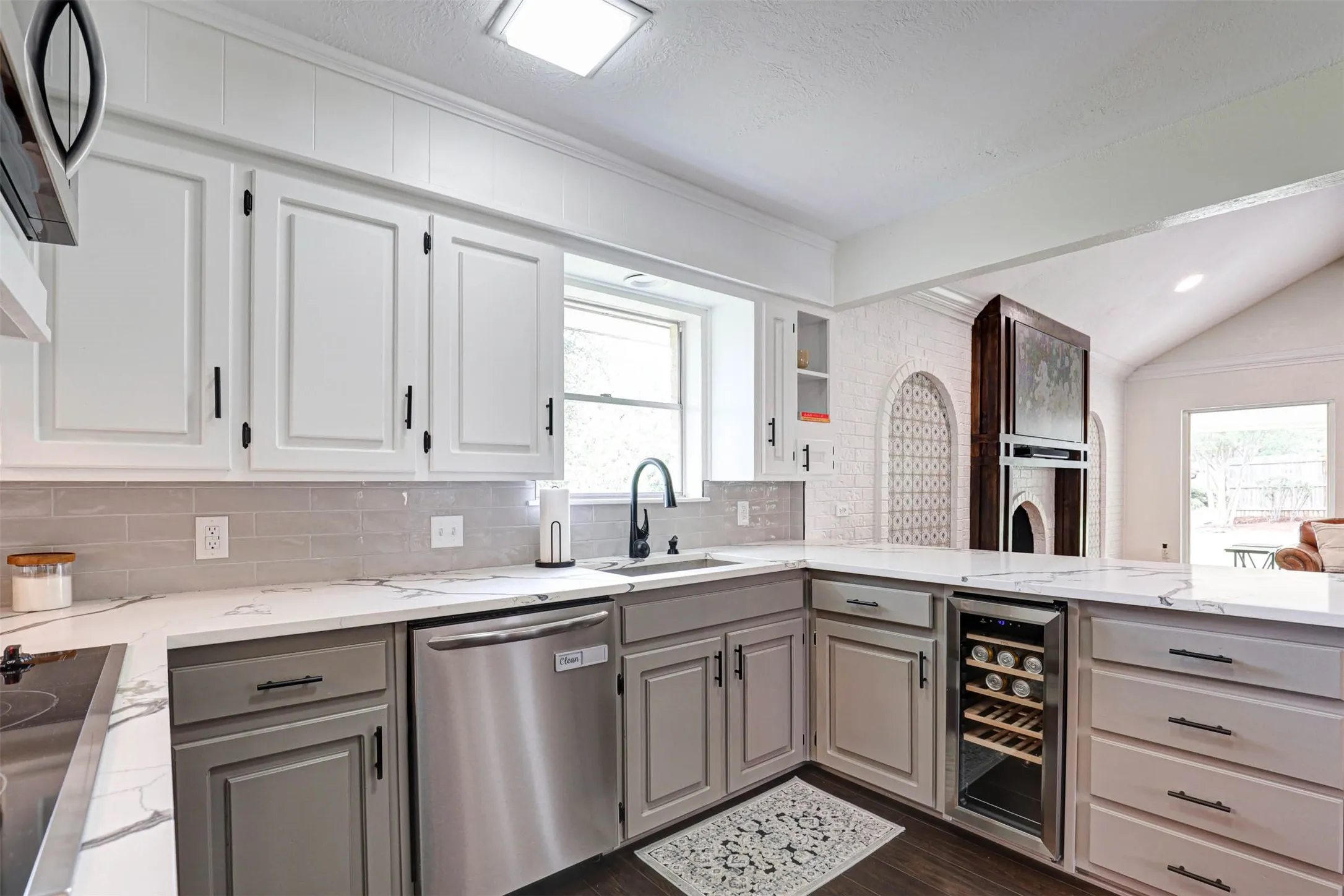 Single Family Residence For Sale in Tarrant County , 7716 Incline Terrace, Fort Worth, Texas 76179, 4 Bedroom, 3 Bathroom, 2 Garage spaces, 2,715 Sqft, built in 1973, mls#21243722, Real Estate Agent in Fort Worth, Homes For Sale in Tarrant county, Homes For Sale in Fort Worth, Realtor in Fort Worth Texas, Real Estate Brokerage Independent Realty Texas, Luminita Cordes Realtor