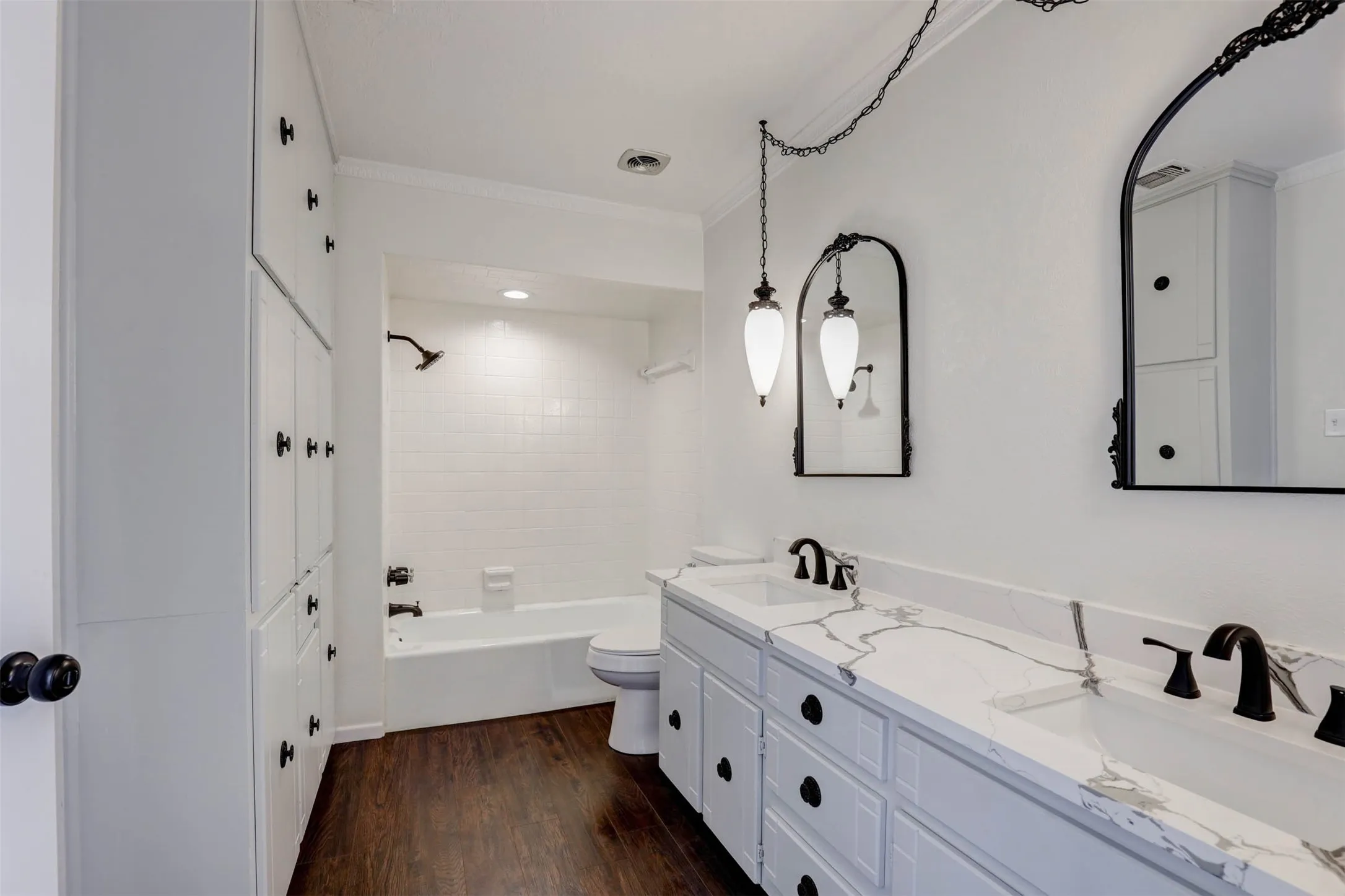 Single Family Residence For Sale in Tarrant County , 7716 Incline Terrace, Fort Worth, Texas 76179, 4 Bedroom, 3 Bathroom, 2 Garage spaces, 2,715 Sqft, built in 1973, mls#21243722, Real Estate Agent in Fort Worth, Homes For Sale in Tarrant county, Homes For Sale in Fort Worth, Realtor in Fort Worth Texas, Real Estate Brokerage Independent Realty Texas, Luminita Cordes Realtor