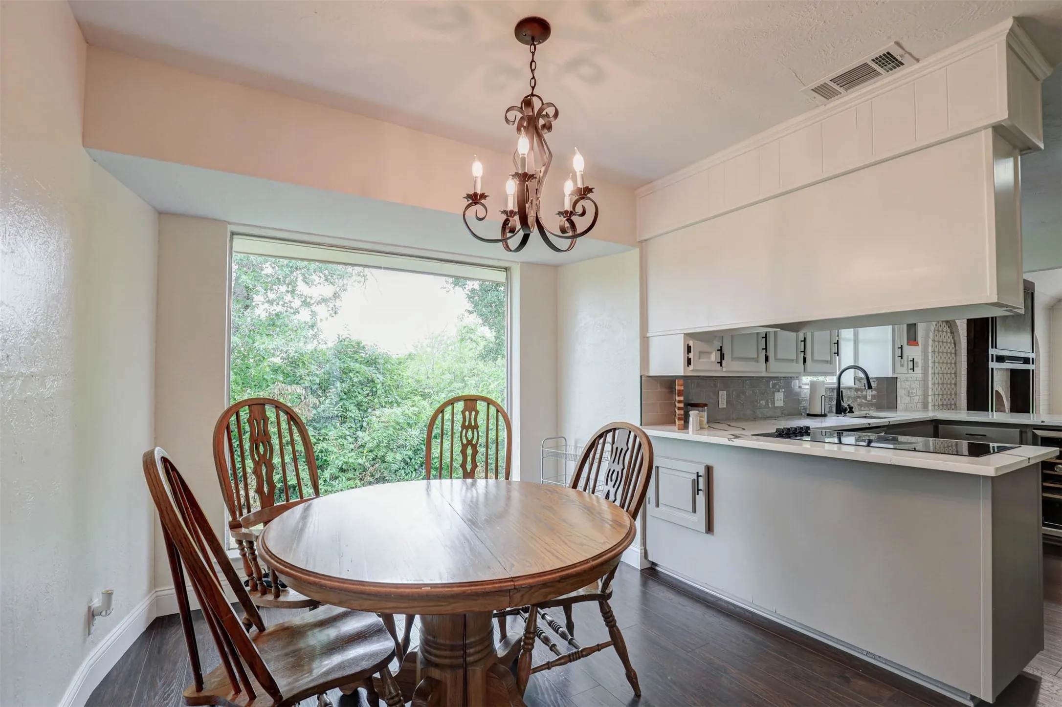 Single Family Residence For Sale in Tarrant County , 7716 Incline Terrace, Fort Worth, Texas 76179, 4 Bedroom, 3 Bathroom, 2 Garage spaces, 2,715 Sqft, built in 1973, mls#21243722, Real Estate Agent in Fort Worth, Homes For Sale in Tarrant county, Homes For Sale in Fort Worth, Realtor in Fort Worth Texas, Real Estate Brokerage Independent Realty Texas, Luminita Cordes Realtor