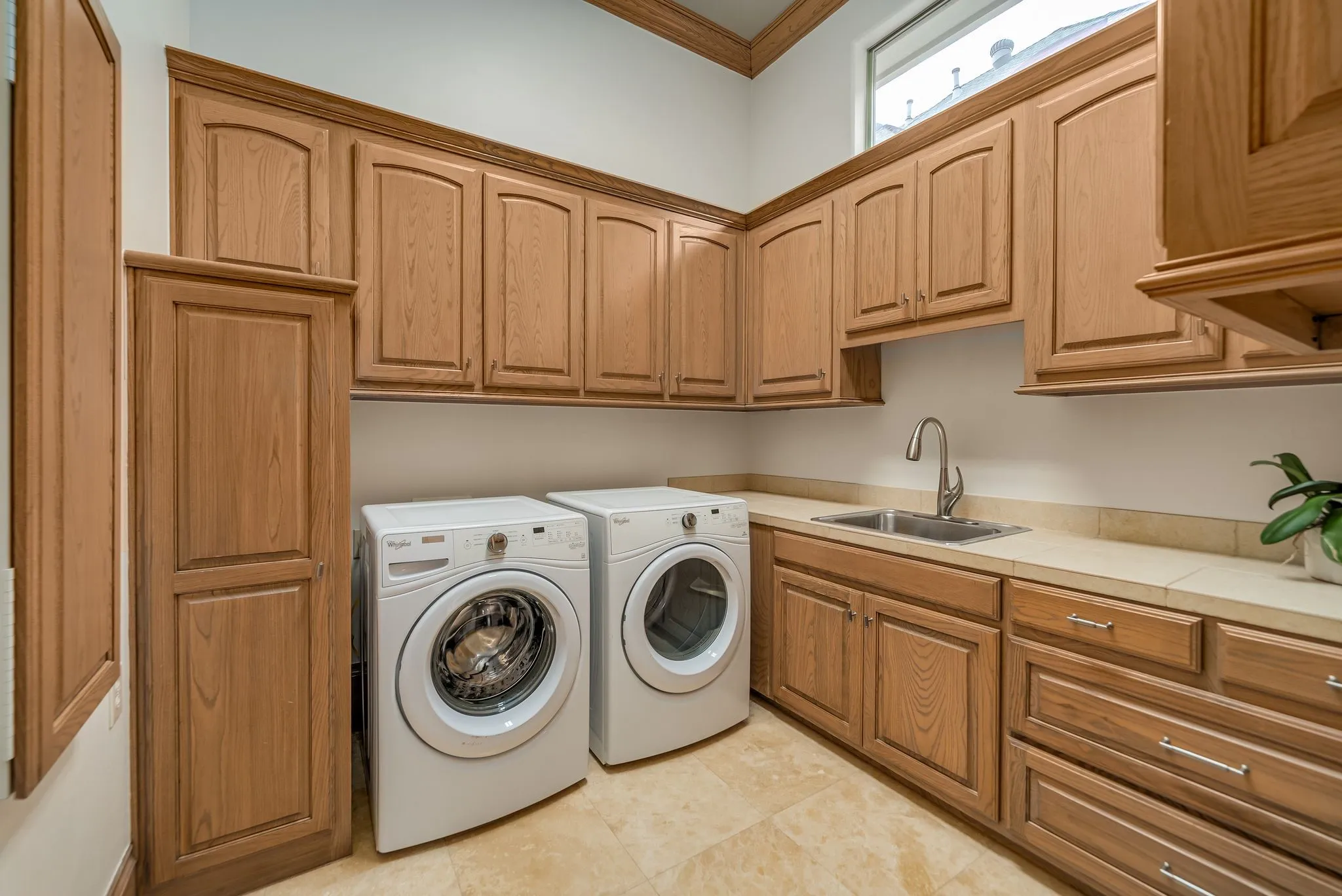 Single Family Residence For Sale in Collin County , 6049 Arrowhead Drive, Frisco, Texas 75034, 3 Bedroom, 4 Bathroom, 2 Garage spaces, 3,624 Sqft, built in 2002, mls#21261241, Real Estate Agent in Frisco, Homes For Sale in Collin county, Homes For Sale in Frisco, Realtor in Frisco Texas, Real Estate Brokerage Independent Realty Texas, Luminita Cordes Realtor