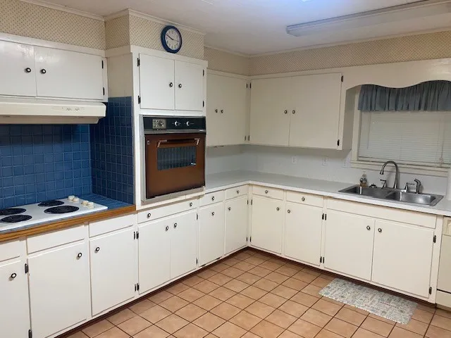 Single Family Residence For Sale in Red River (TX) County , 1304 S WALNUT Street, Clarksville, Texas 75426, 3 Bedroom, 2 Bathroom, Garage spaces, 2,024 Sqft, built in 1969, mls#21267020, Real Estate Agent in Clarksville, Homes For Sale in Red River (TX) county, Homes For Sale in Clarksville, Realtor in Clarksville Texas, Real Estate Brokerage Independent Realty Texas, Luminita Cordes Realtor