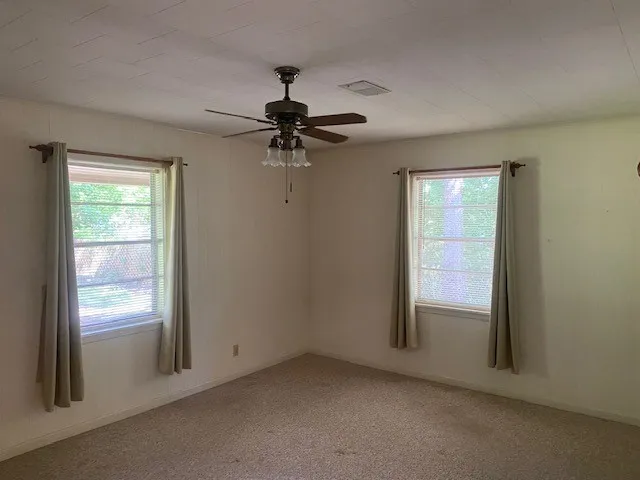 Single Family Residence For Sale in Red River (TX) County , 1304 S WALNUT Street, Clarksville, Texas 75426, 3 Bedroom, 2 Bathroom, Garage spaces, 2,024 Sqft, built in 1969, mls#21267020, Real Estate Agent in Clarksville, Homes For Sale in Red River (TX) county, Homes For Sale in Clarksville, Realtor in Clarksville Texas, Real Estate Brokerage Independent Realty Texas, Luminita Cordes Realtor