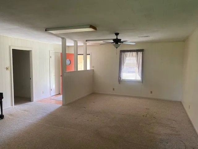 Single Family Residence For Sale in Red River (TX) County , 1304 S WALNUT Street, Clarksville, Texas 75426, 3 Bedroom, 2 Bathroom, Garage spaces, 2,024 Sqft, built in 1969, mls#21267020, Real Estate Agent in Clarksville, Homes For Sale in Red River (TX) county, Homes For Sale in Clarksville, Realtor in Clarksville Texas, Real Estate Brokerage Independent Realty Texas, Luminita Cordes Realtor