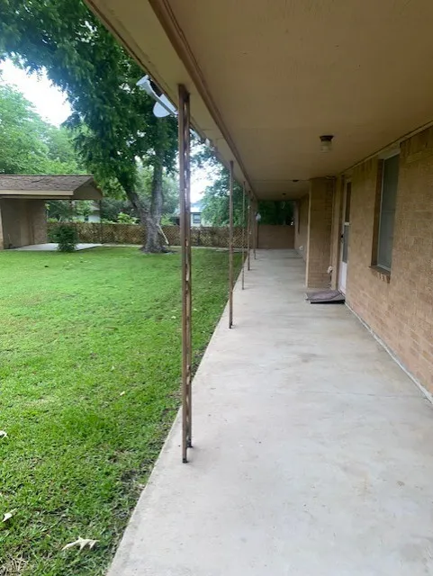 Single Family Residence For Sale in Red River (TX) County , 1304 S WALNUT Street, Clarksville, Texas 75426, 3 Bedroom, 2 Bathroom, Garage spaces, 2,024 Sqft, built in 1969, mls#21267020, Real Estate Agent in Clarksville, Homes For Sale in Red River (TX) county, Homes For Sale in Clarksville, Realtor in Clarksville Texas, Real Estate Brokerage Independent Realty Texas, Luminita Cordes Realtor