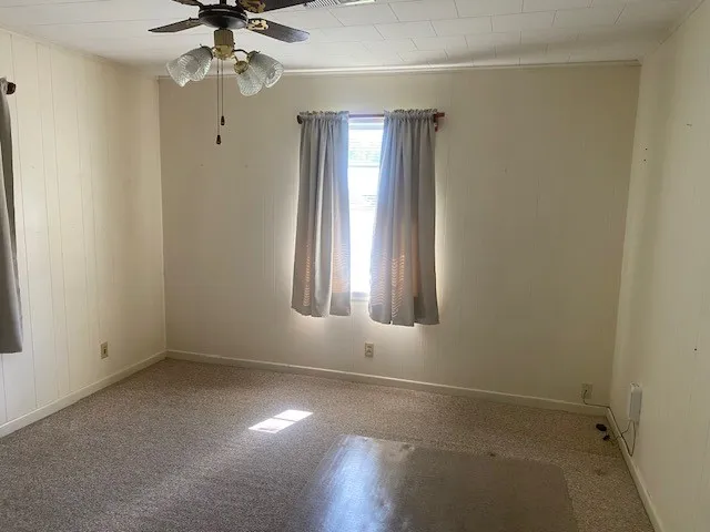 Single Family Residence For Sale in Red River (TX) County , 1304 S WALNUT Street, Clarksville, Texas 75426, 3 Bedroom, 2 Bathroom, Garage spaces, 2,024 Sqft, built in 1969, mls#21267020, Real Estate Agent in Clarksville, Homes For Sale in Red River (TX) county, Homes For Sale in Clarksville, Realtor in Clarksville Texas, Real Estate Brokerage Independent Realty Texas, Luminita Cordes Realtor