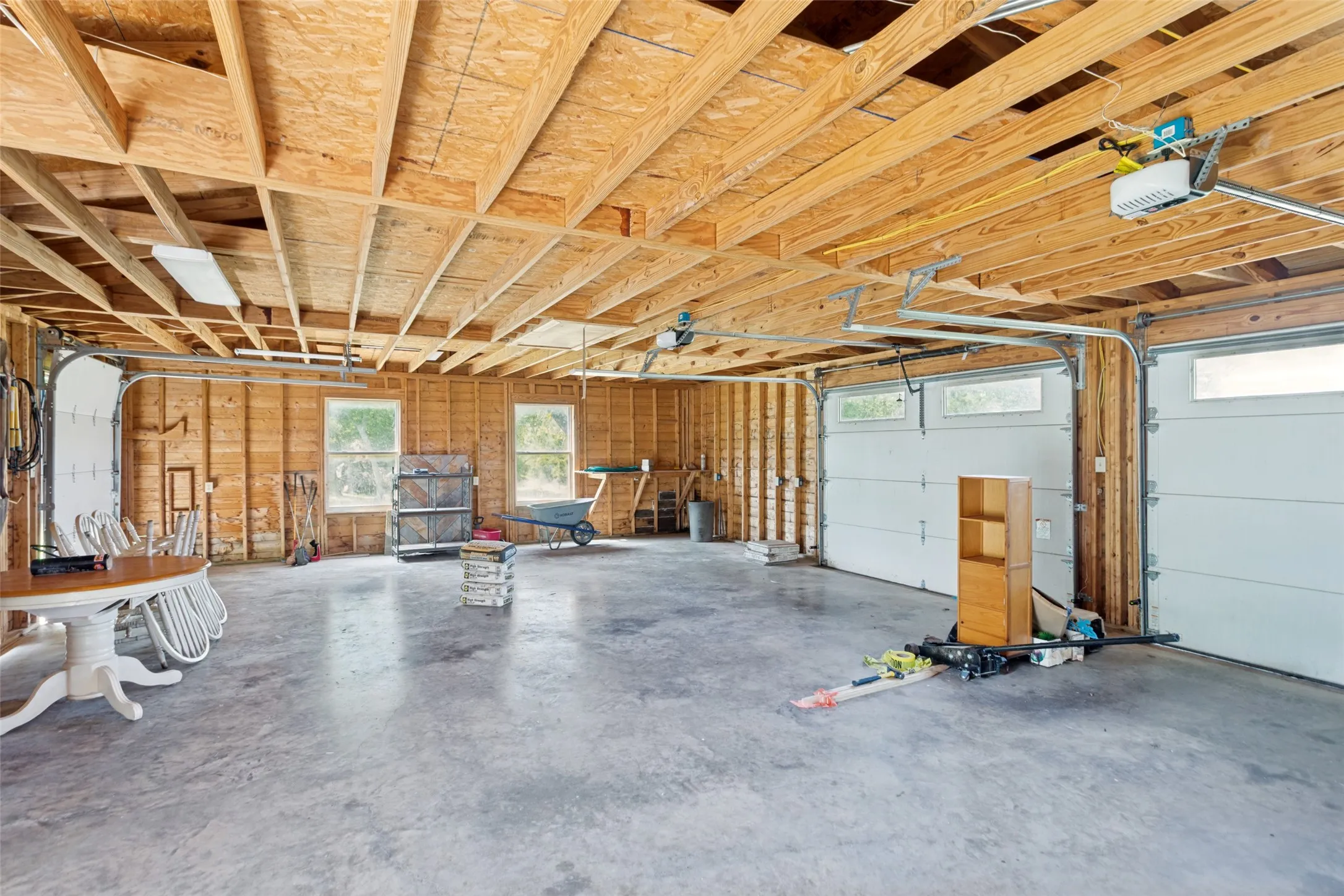 Single Family Residence For Sale in Parker County , 2700 Harwell Lake Road, Weatherford, Texas 76088, 4 Bedroom, 4 Bathroom, 3 Garage spaces, 2,804 Sqft, built in 2004, mls#21265674, Real Estate Agent in Weatherford, Homes For Sale in Parker county, Homes For Sale in Weatherford, Realtor in Weatherford Texas, Real Estate Brokerage Independent Realty Texas, Luminita Cordes Realtor