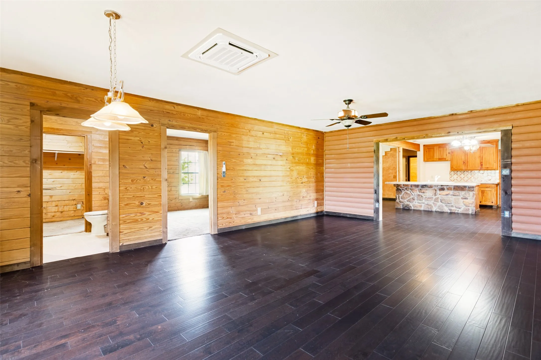 Single Family Residence For Sale in Parker County , 2700 Harwell Lake Road, Weatherford, Texas 76088, 4 Bedroom, 4 Bathroom, 3 Garage spaces, 2,804 Sqft, built in 2004, mls#21265674, Real Estate Agent in Weatherford, Homes For Sale in Parker county, Homes For Sale in Weatherford, Realtor in Weatherford Texas, Real Estate Brokerage Independent Realty Texas, Luminita Cordes Realtor