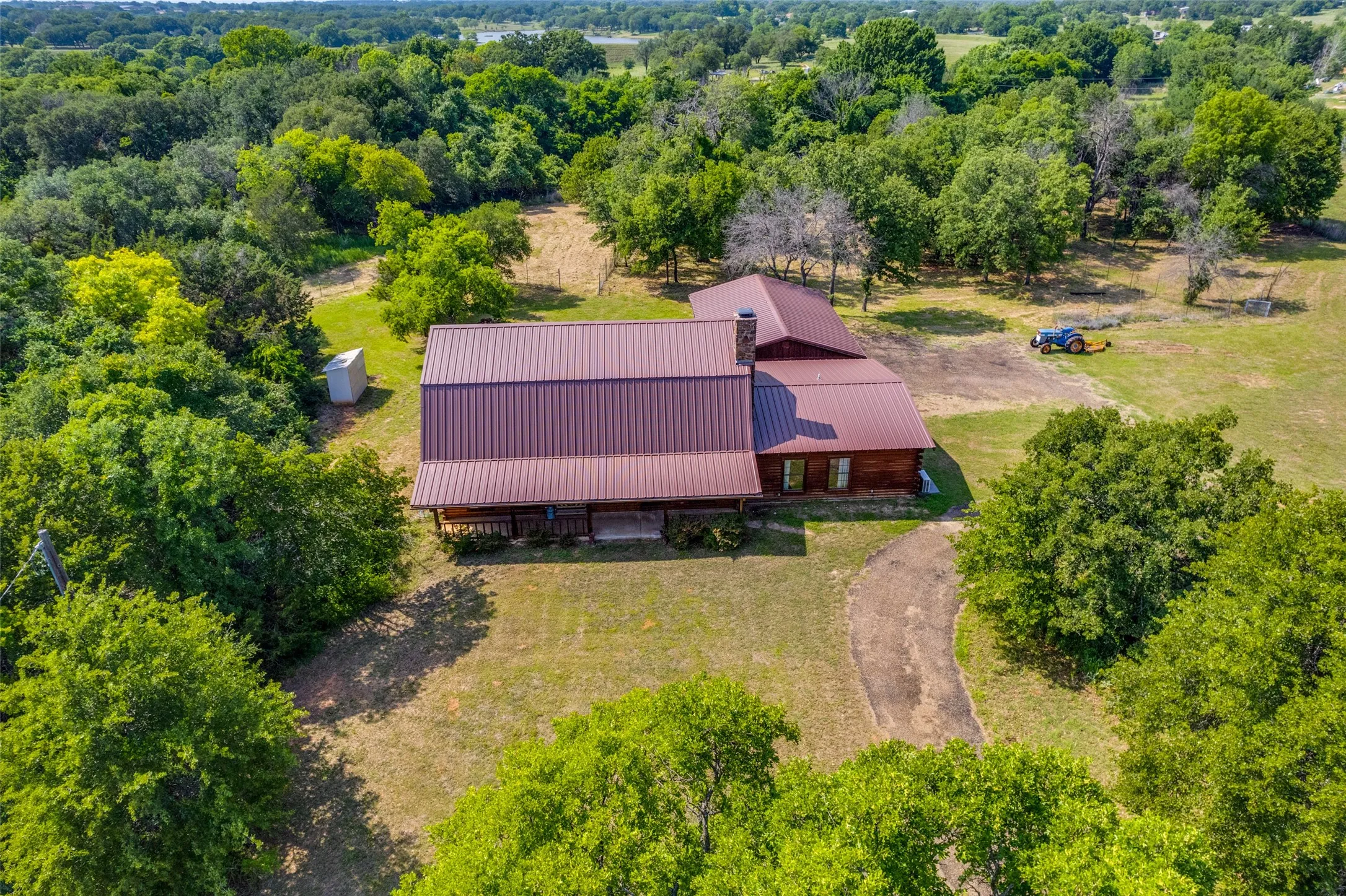 Single Family Residence For Sale in Parker County , 2700 Harwell Lake Road, Weatherford, Texas 76088, 4 Bedroom, 4 Bathroom, 3 Garage spaces, 2,804 Sqft, built in 2004, mls#21265674, Real Estate Agent in Weatherford, Homes For Sale in Parker county, Homes For Sale in Weatherford, Realtor in Weatherford Texas, Real Estate Brokerage Independent Realty Texas, Luminita Cordes Realtor