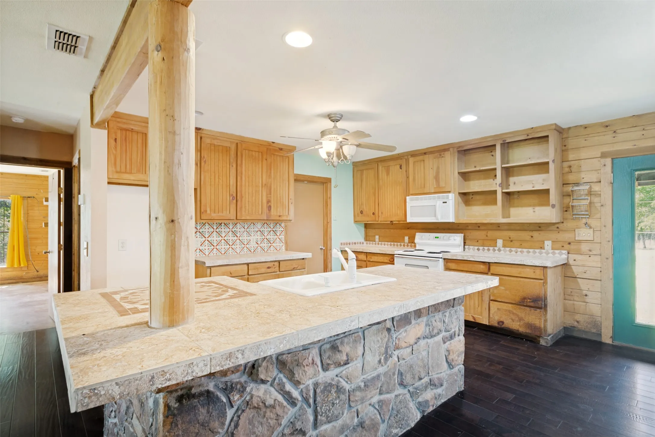 Single Family Residence For Sale in Parker County , 2700 Harwell Lake Road, Weatherford, Texas 76088, 4 Bedroom, 4 Bathroom, 3 Garage spaces, 2,804 Sqft, built in 2004, mls#21265674, Real Estate Agent in Weatherford, Homes For Sale in Parker county, Homes For Sale in Weatherford, Realtor in Weatherford Texas, Real Estate Brokerage Independent Realty Texas, Luminita Cordes Realtor