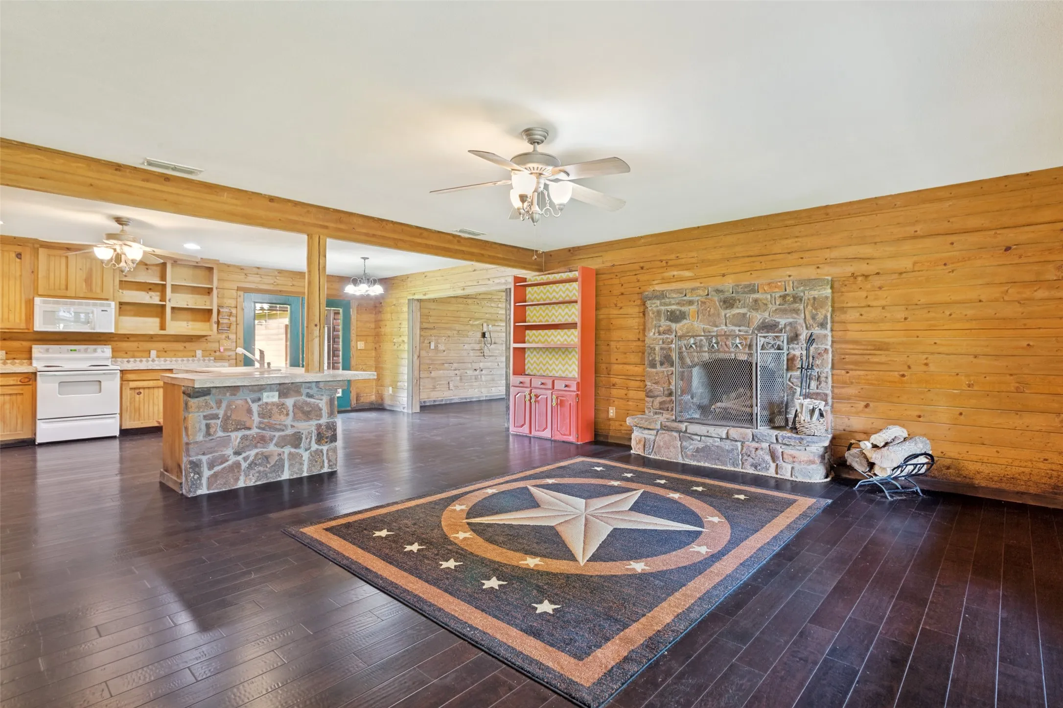 Single Family Residence For Sale in Parker County , 2700 Harwell Lake Road, Weatherford, Texas 76088, 4 Bedroom, 4 Bathroom, 3 Garage spaces, 2,804 Sqft, built in 2004, mls#21265674, Real Estate Agent in Weatherford, Homes For Sale in Parker county, Homes For Sale in Weatherford, Realtor in Weatherford Texas, Real Estate Brokerage Independent Realty Texas, Luminita Cordes Realtor