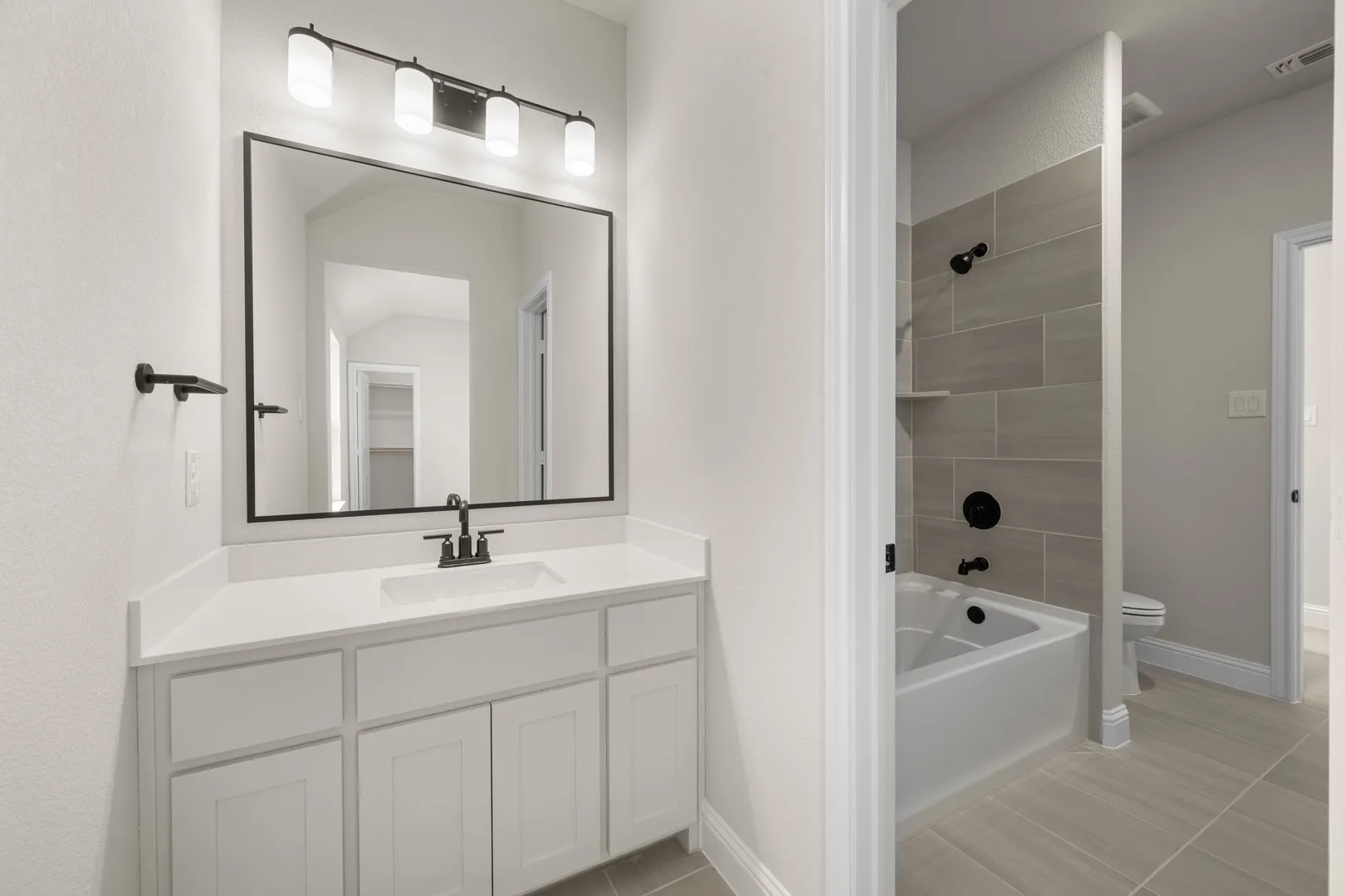 DFW-Coyote Crossing-Concept 3473-108 Prairie Wolf Court-Bathroom- Risewell Homes-2