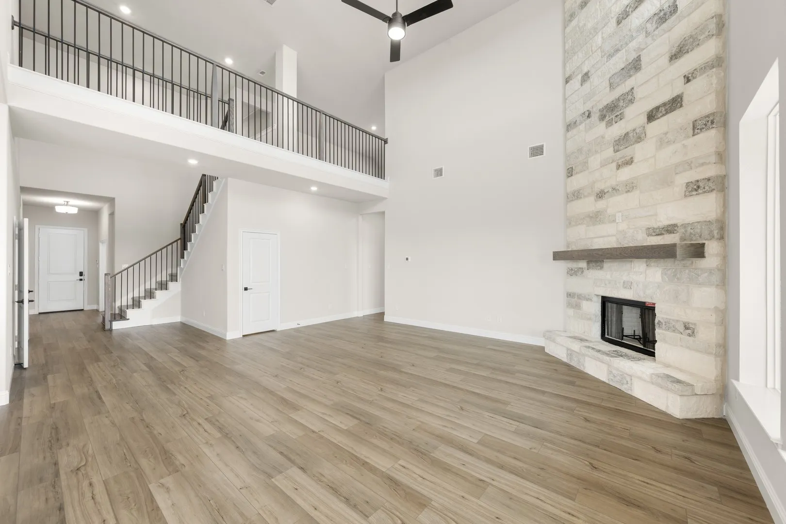 DFW-Coyote Crossing-Concept 3473-108 Prairie Wolf Court-Living Room- Risewell Homes-1
