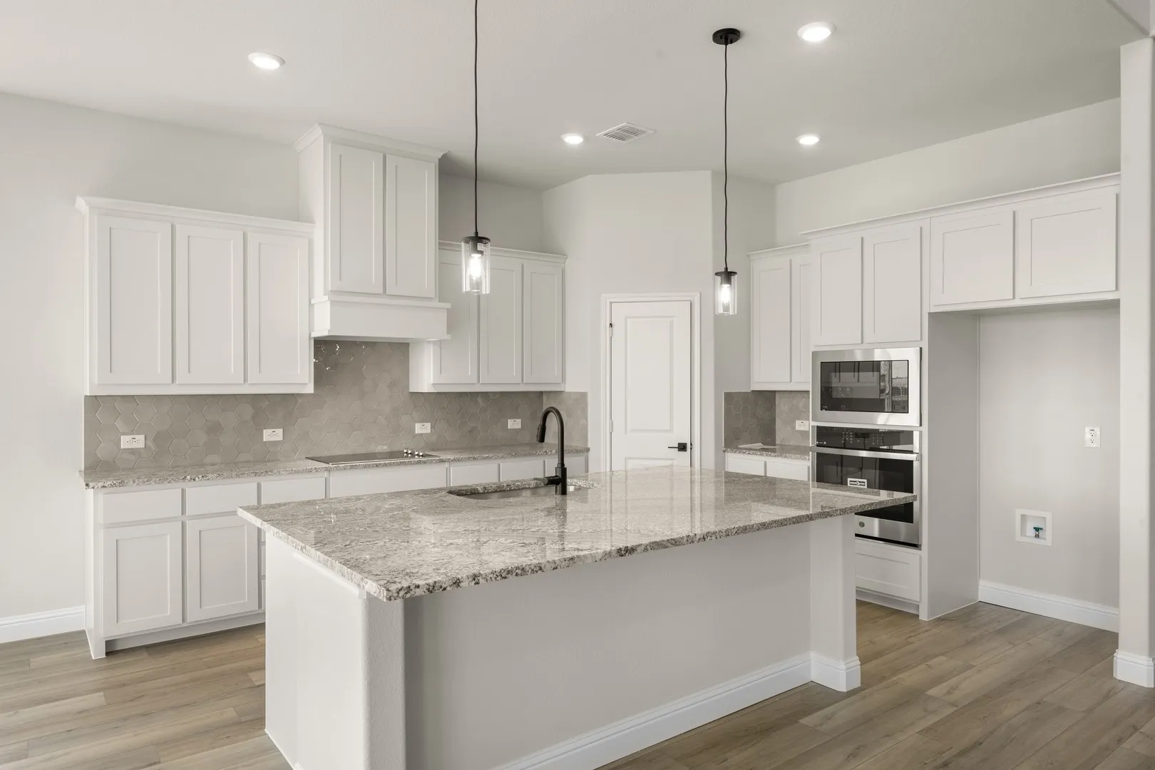 DFW-Coyote Crossing-Concept 3473-108 Prairie Wolf Court-Kitchen- Risewell Homes-2
