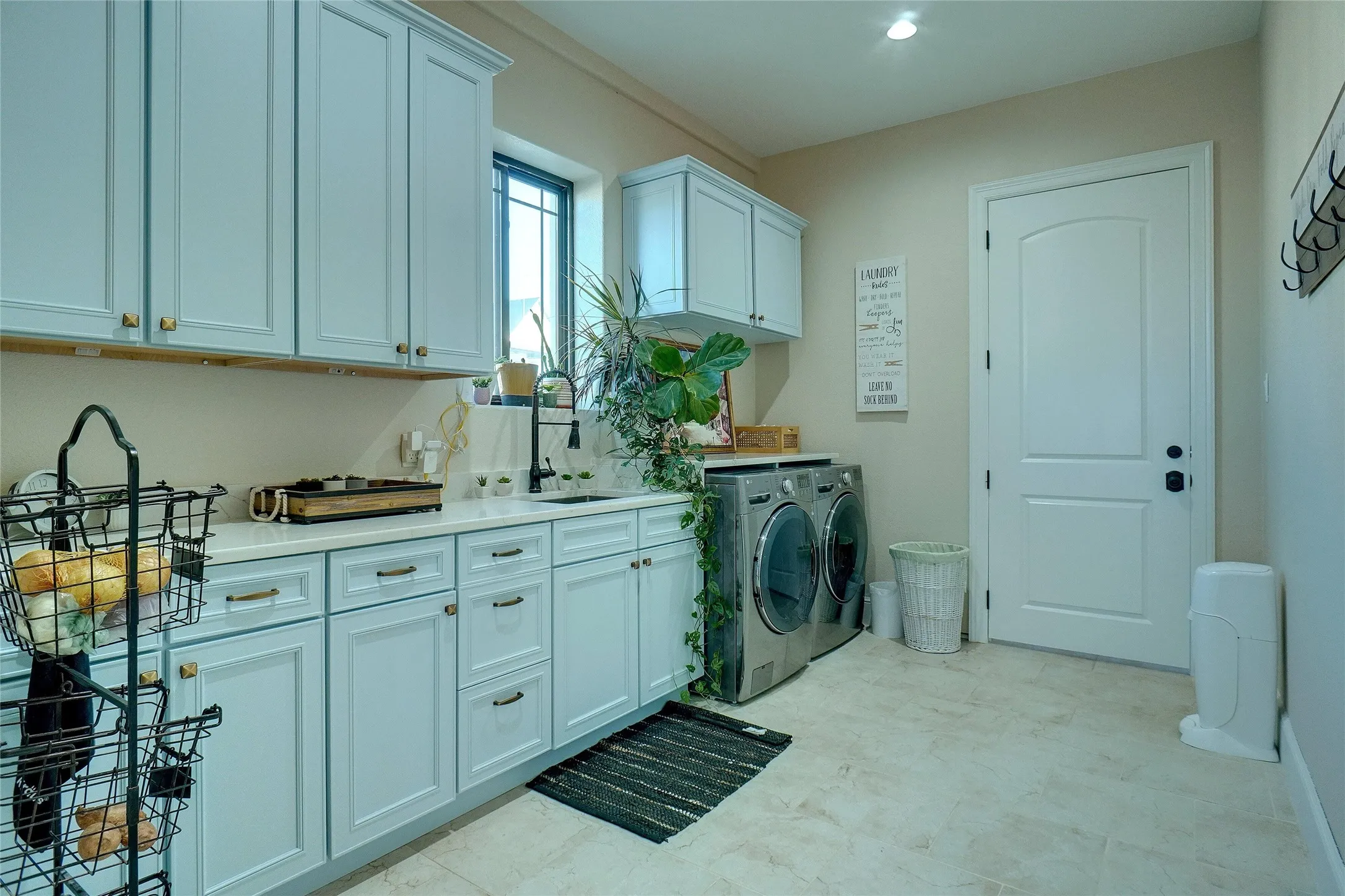 Single Family Residence For Sale in Tarrant County , 9033 Quarry Hill Court, Fort Worth, Texas 76179, 4 Bedroom, 3 Bathroom, 2 Garage spaces, 3,870 Sqft, built in 2020, Price $605,000, mls#21267024, Real Estate Agent in Fort Worth, Homes For Sale in Tarrant county, Homes For Sale in Fort Worth, Realtor in Fort Worth Texas, Real Estate Brokerage Independent Realty Texas, Luminita Cordes Realtor