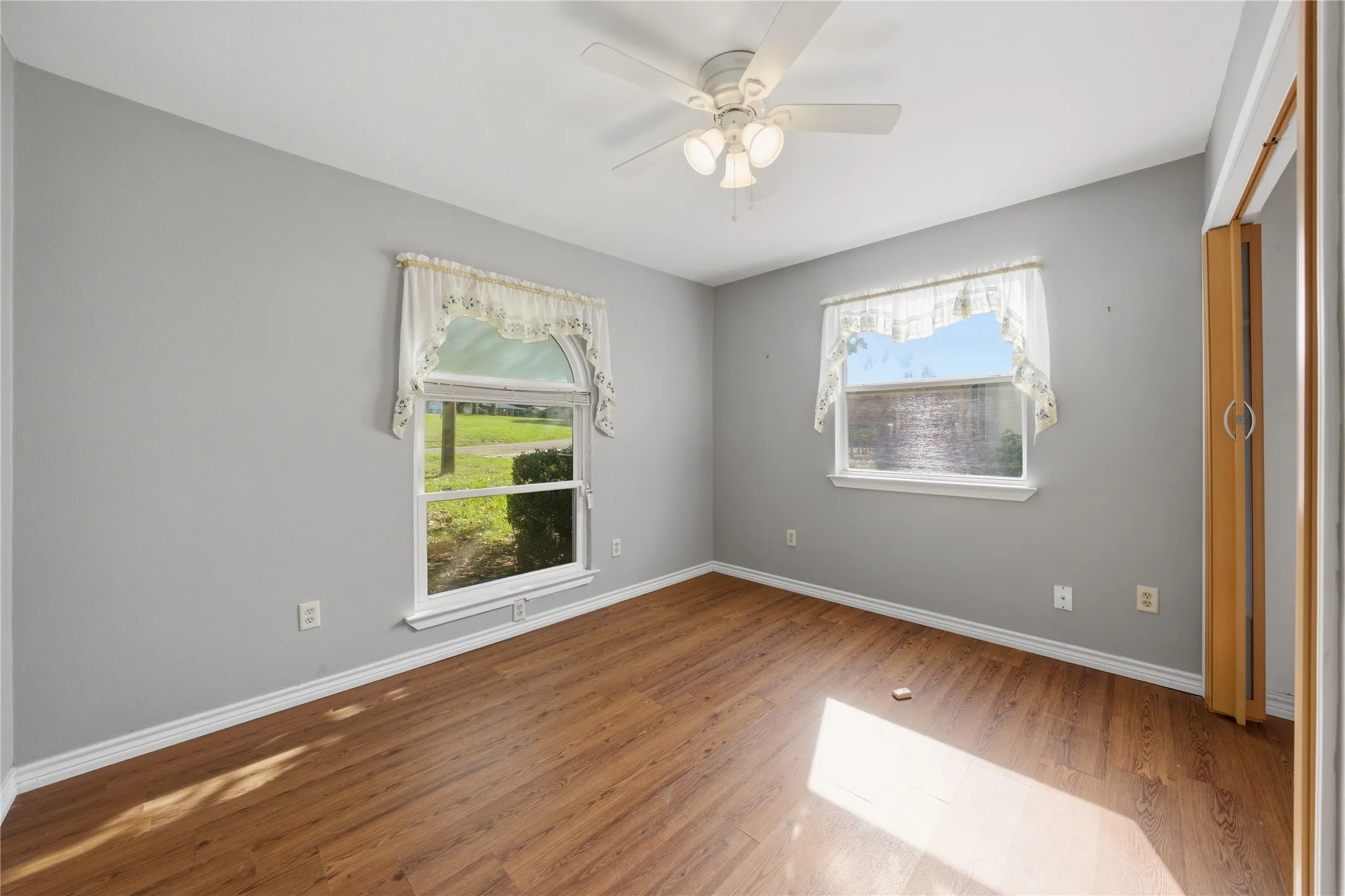 Single Family Residence For Sale in Henderson County , 158 Baywood Boulevard, Mabank, Texas 75156, 3 Bedroom, 3 Bathroom, 2 Garage spaces, 2,546 Sqft, built in 1977, Price $799,000, mls#21267093, Real Estate Agent in Mabank, Homes For Sale in Henderson county, Homes For Sale in Mabank, Realtor in Mabank Texas, Real Estate Brokerage Independent Realty Texas, Luminita Cordes Realtor